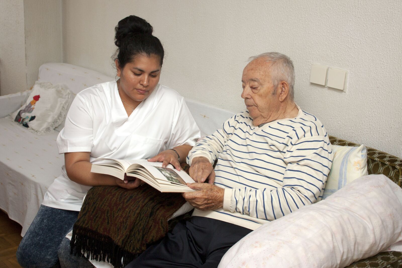 Canon EOS 450D (EOS Rebel XSi / EOS Kiss X2) sample photo. Elder, third age, nursing photography