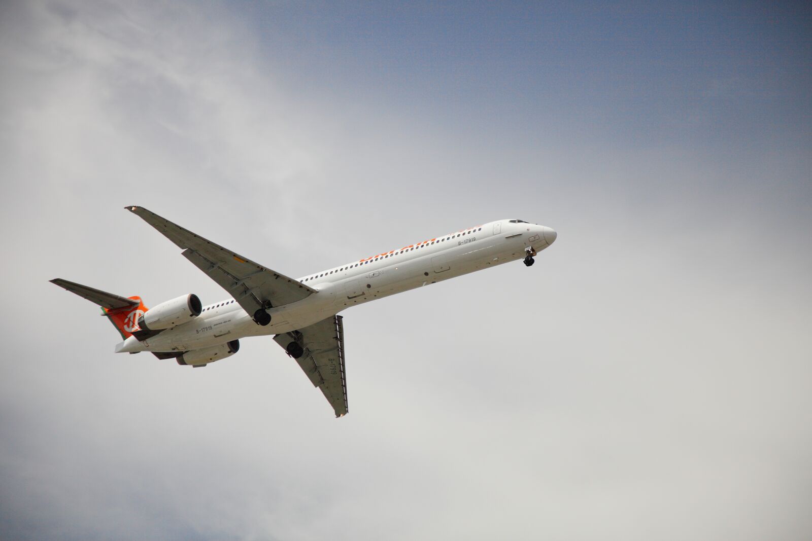 Canon EOS 5D Mark II sample photo. Aircraft, the scenery, cloud photography