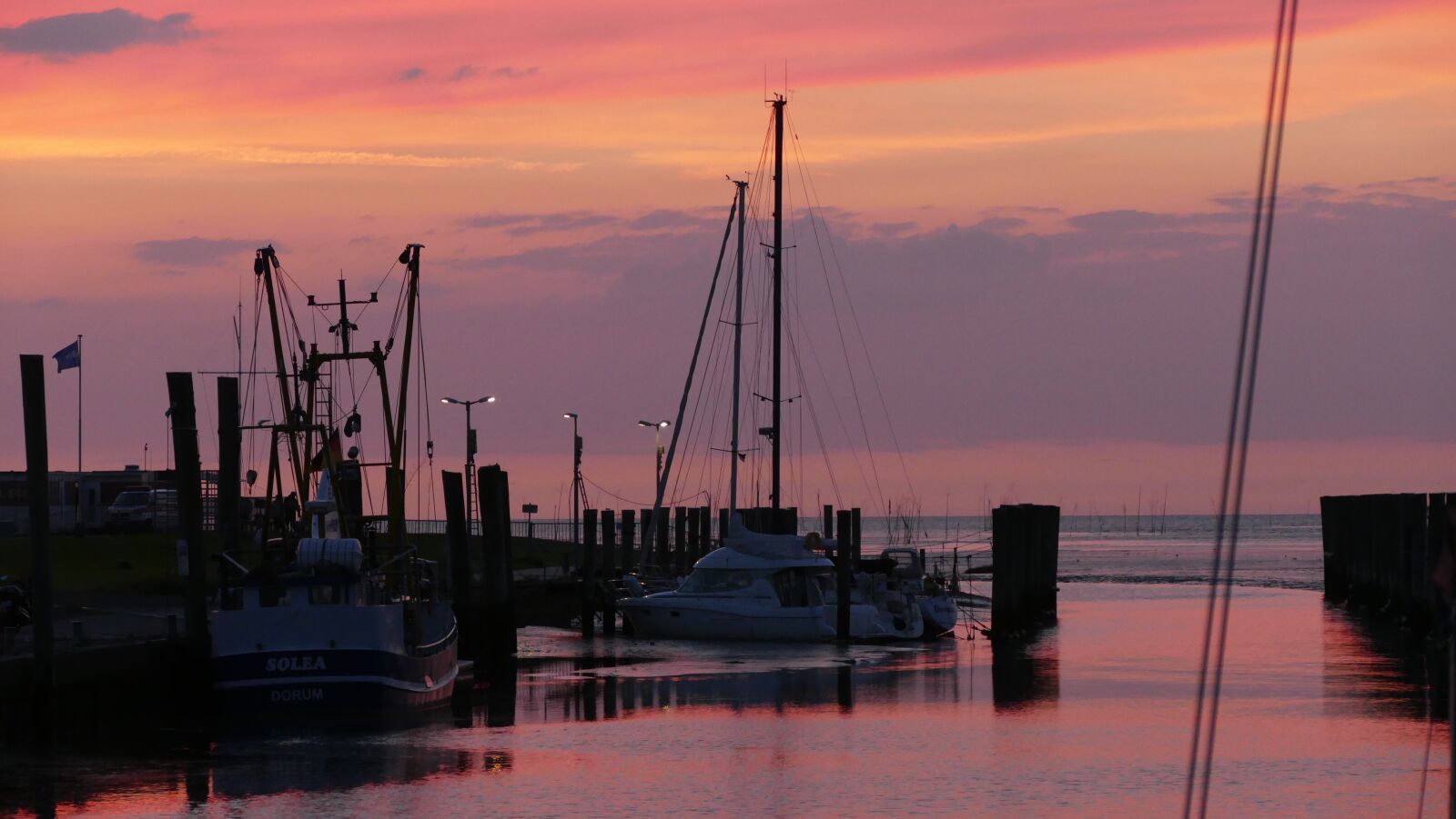 Panasonic Lumix DMC-FZ1000 sample photo. Port, sea, sunset photography