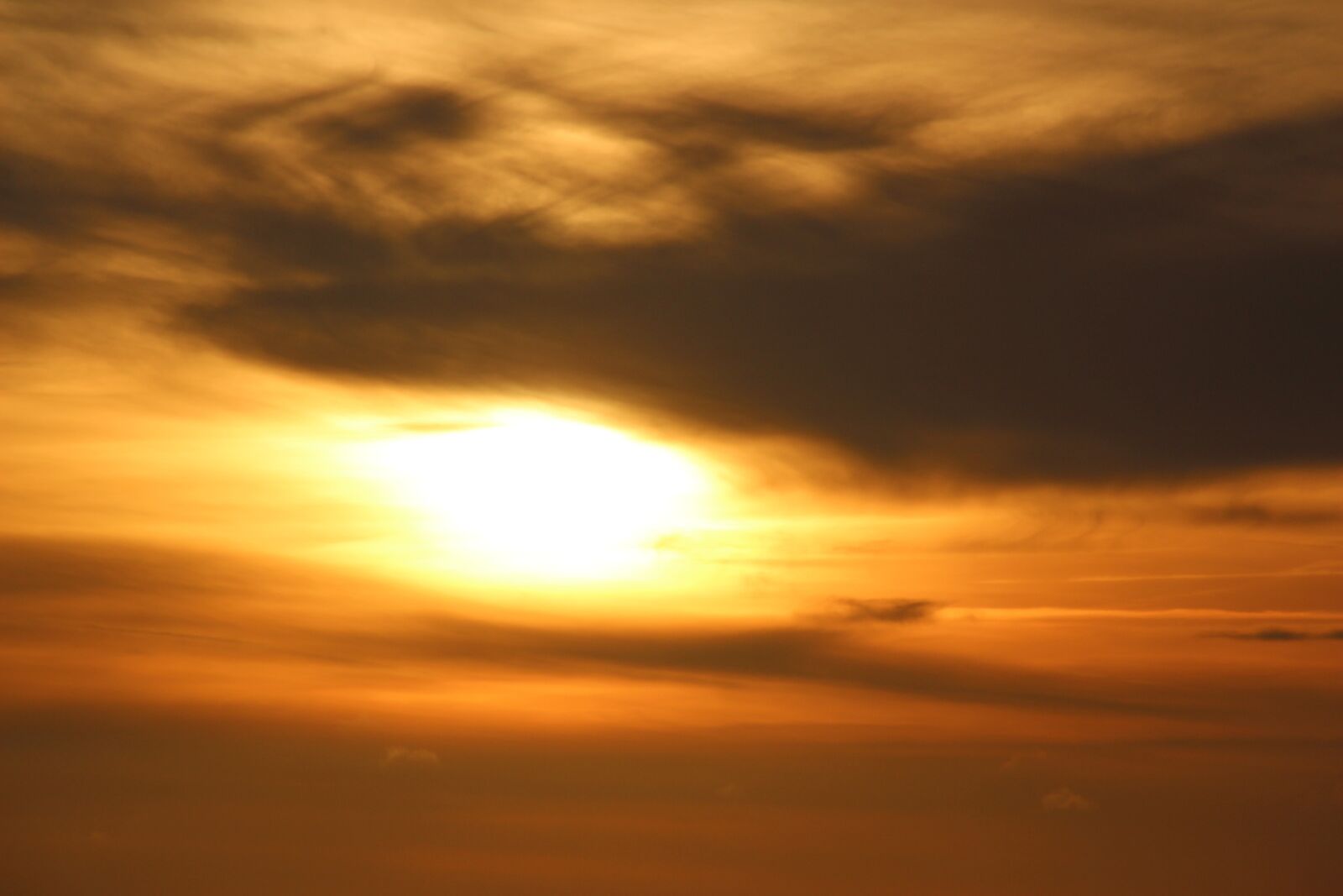 Canon EOS 650D (EOS Rebel T4i / EOS Kiss X6i) sample photo. Sun, sunset, blurred cloud photography