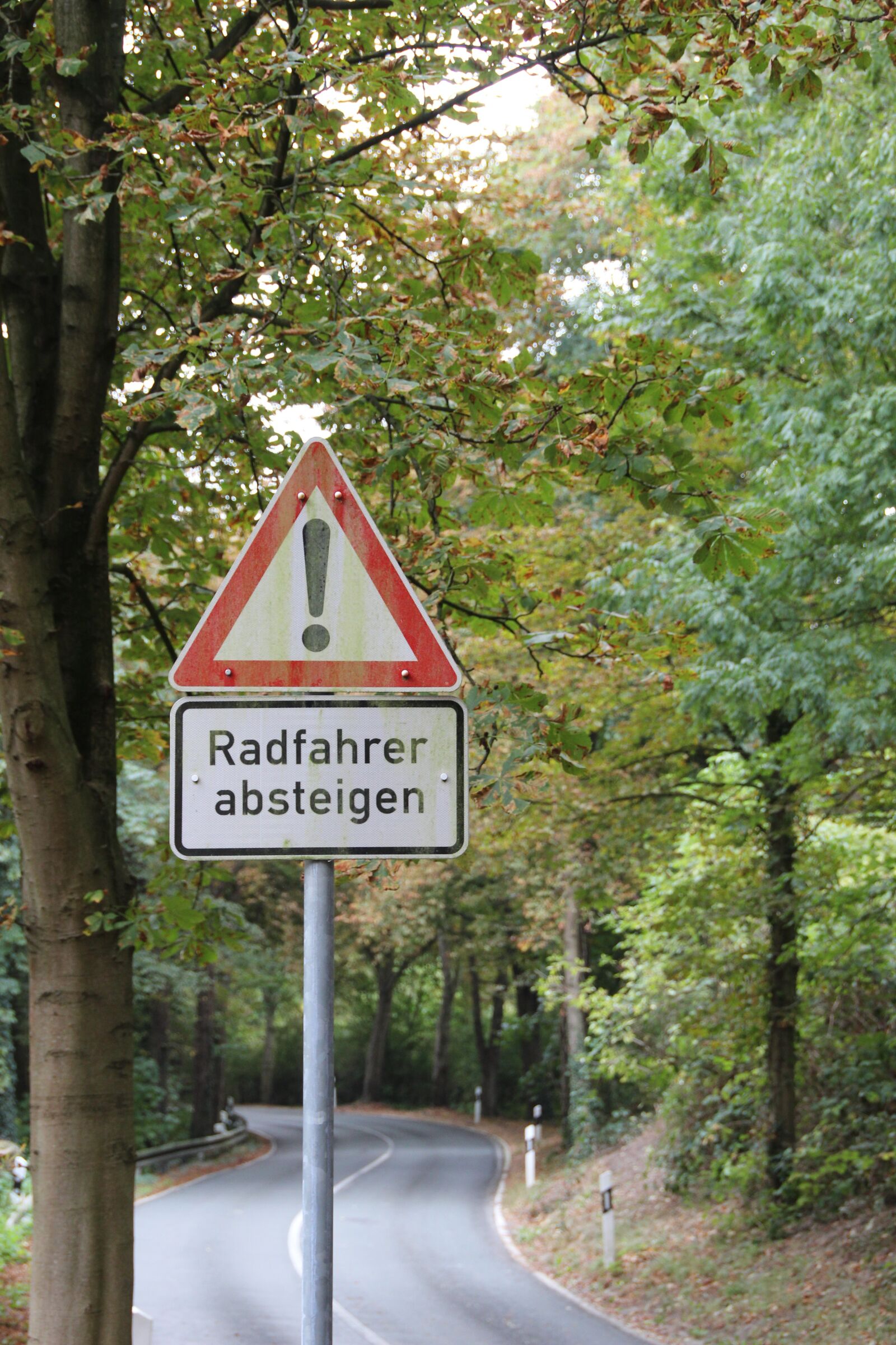 Canon EOS 600D (Rebel EOS T3i / EOS Kiss X5) sample photo. Sign, warnschild, walk your photography