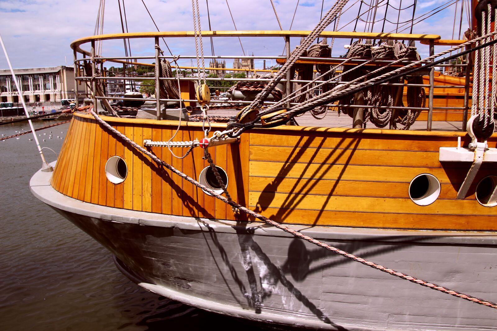 Canon EOS 700D (EOS Rebel T5i / EOS Kiss X7i) sample photo. Boat, stern, water photography