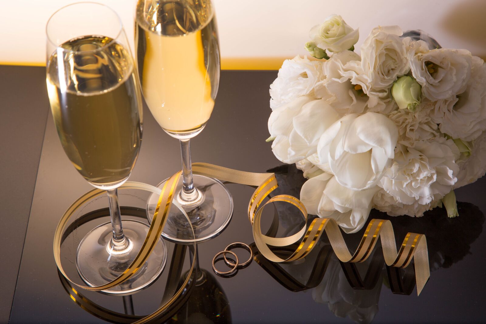 Canon EOS 6D + Canon EF 24-105mm F4L IS USM sample photo. Wine glasses, champagne, bouquet photography