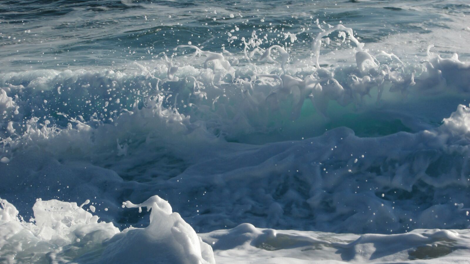 Canon PowerShot SX400 IS sample photo. Wave, smashing, foam photography