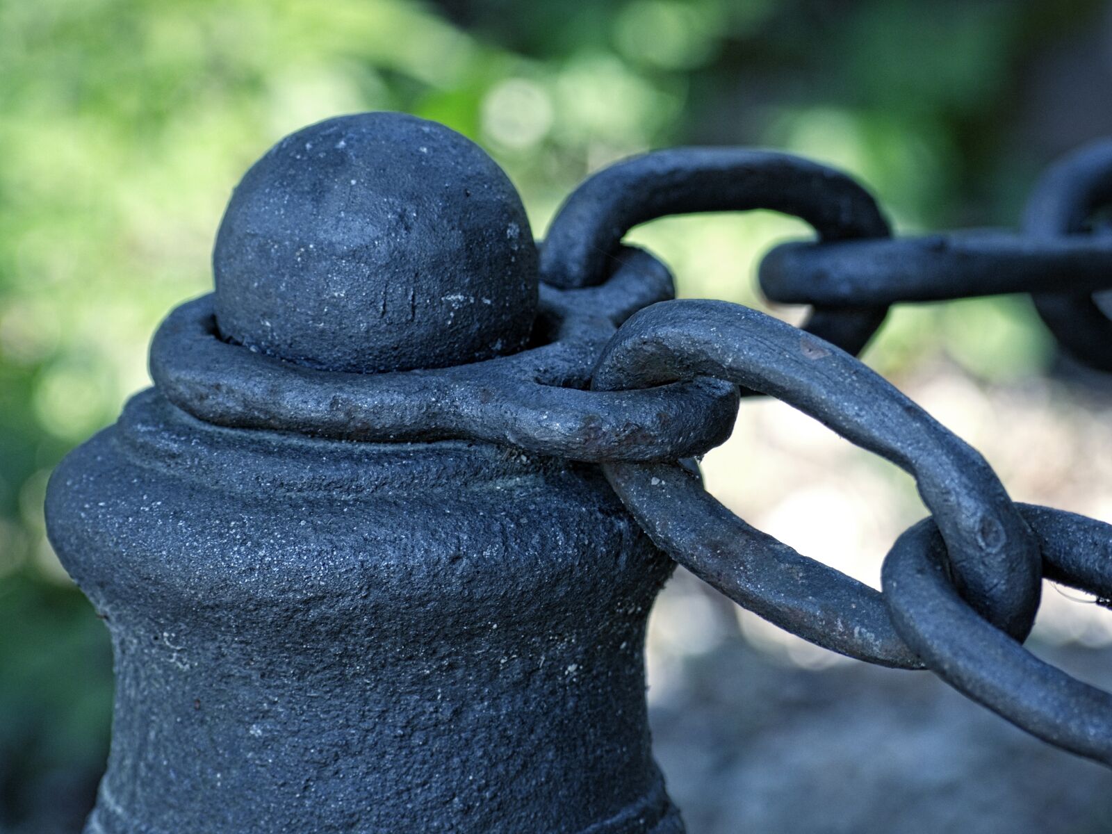 55.0-200.0mm f/4.0-f/5.6 sample photo. Fixing, post, metal photography