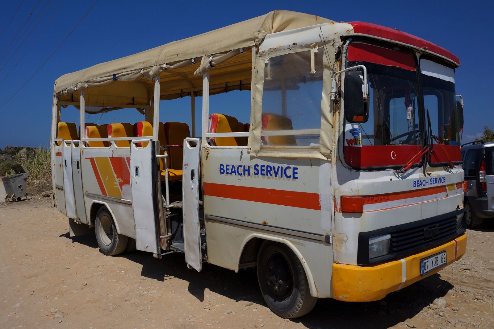 Sony Alpha NEX-5N sample photo. Bus, beach, service photography