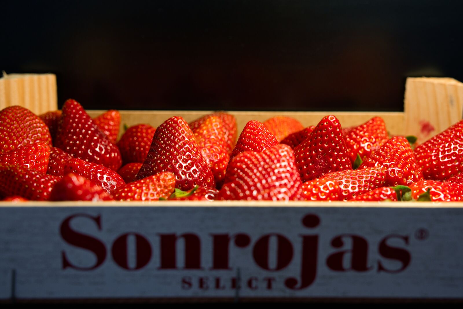 Fujifilm X-H1 sample photo. Strawberries, fruit, foodstuffs photography