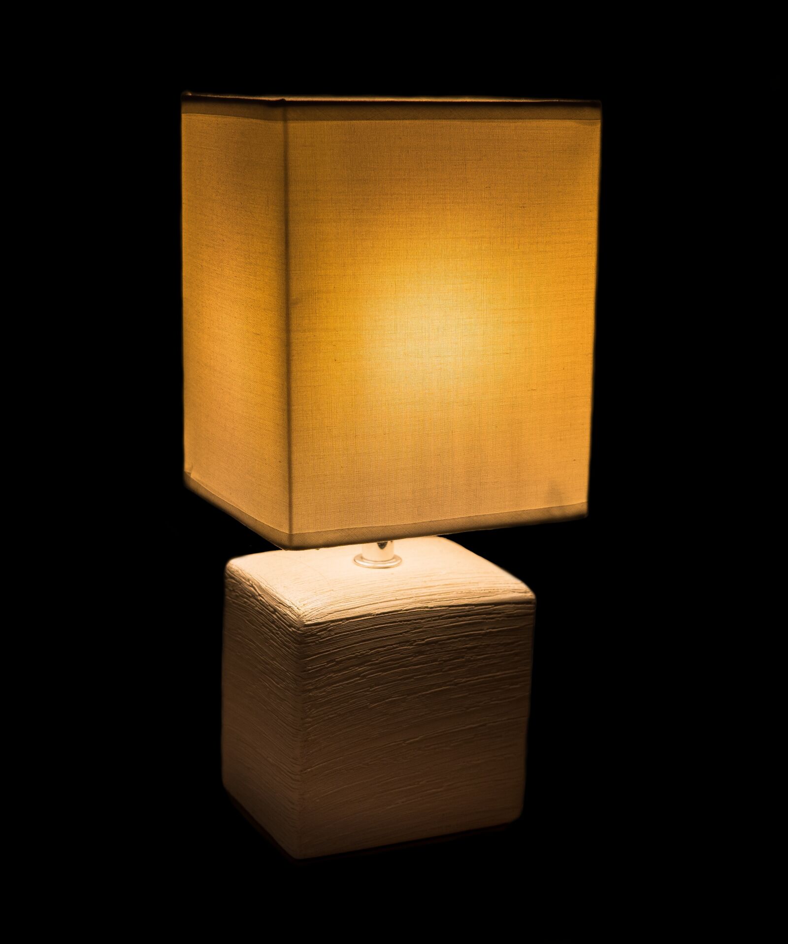 Sony a6300 + Sigma 30mm F2.8 EX DN sample photo. Lamp, light source, light photography