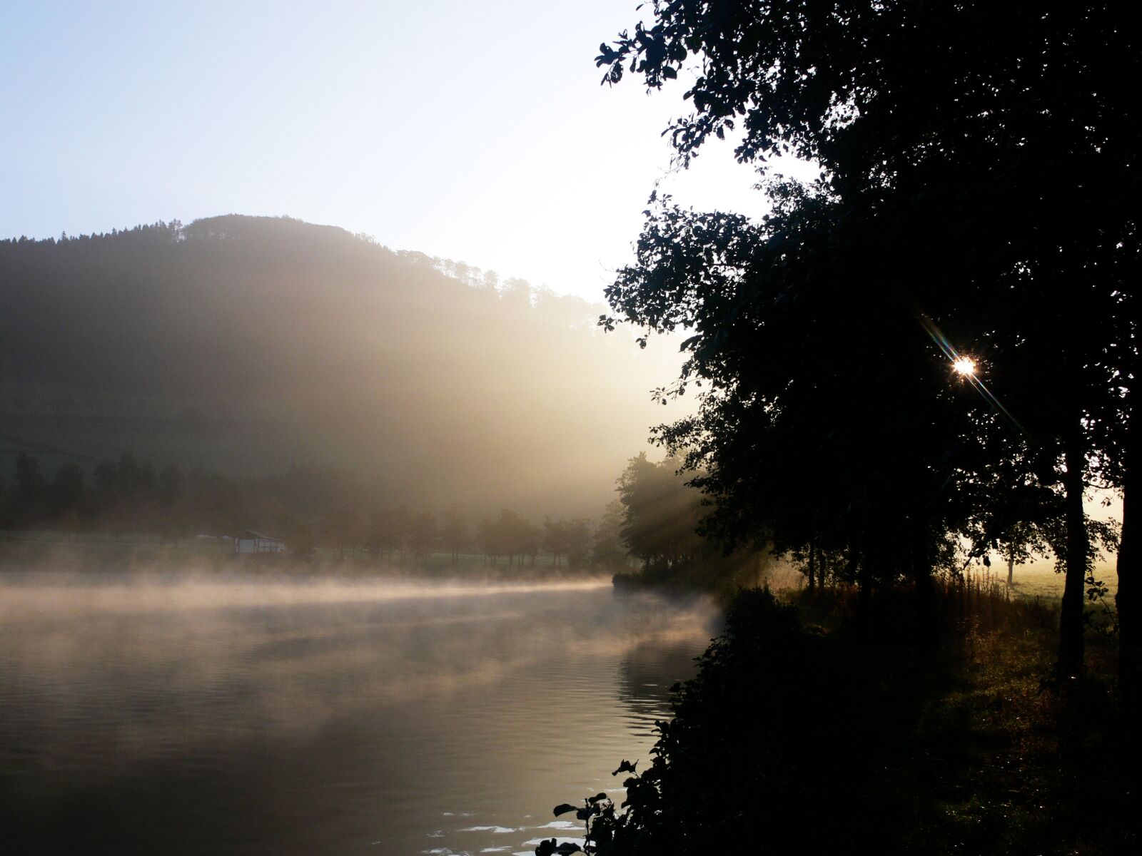 Panasonic DMC-FZ30 sample photo. Sunbeam, morgenstimmung, fog photography