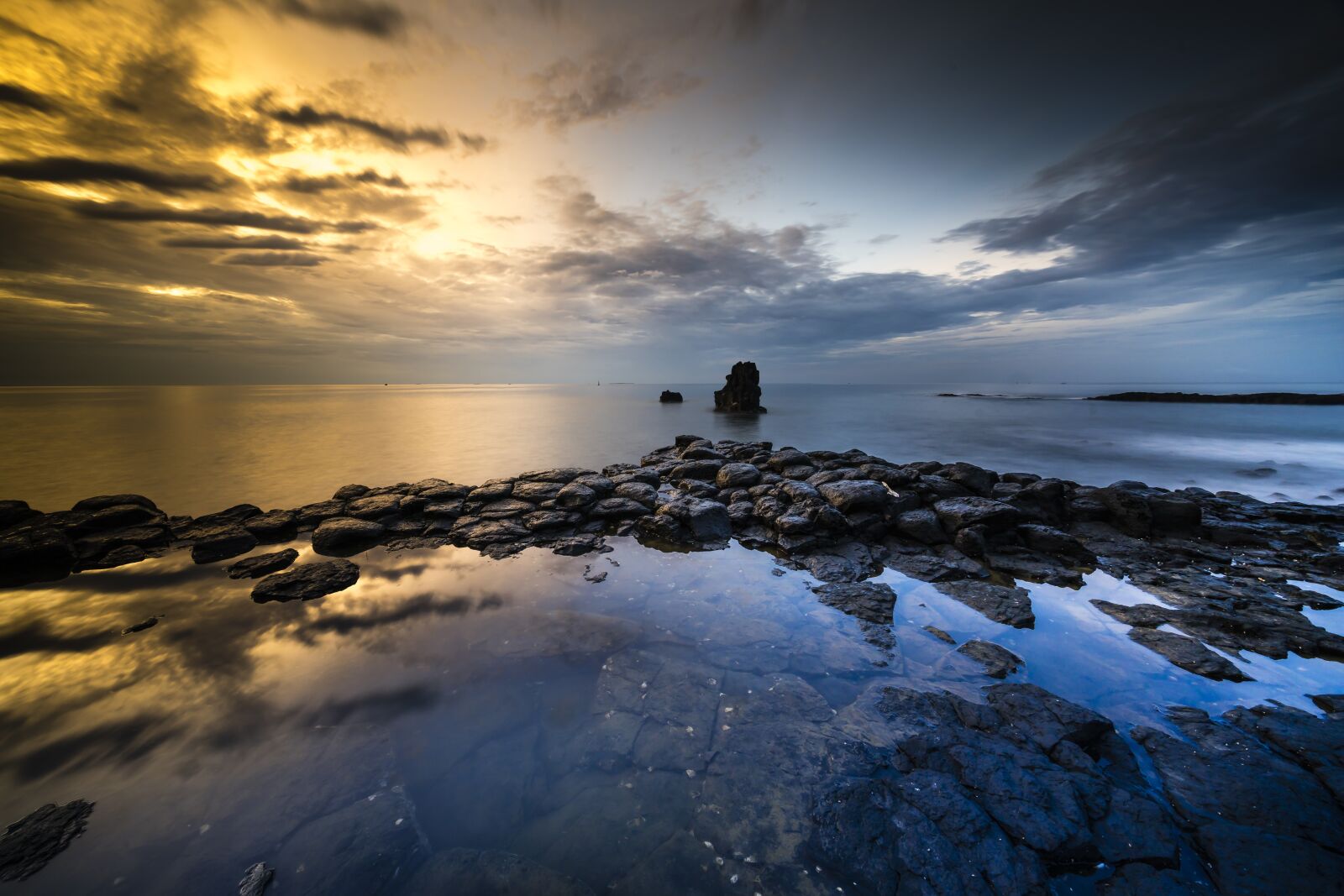 Voigtlander ULTRA WIDE-HELIAR 12mm F5.6 III sample photo. Volcanic rock, coral, adventure photography