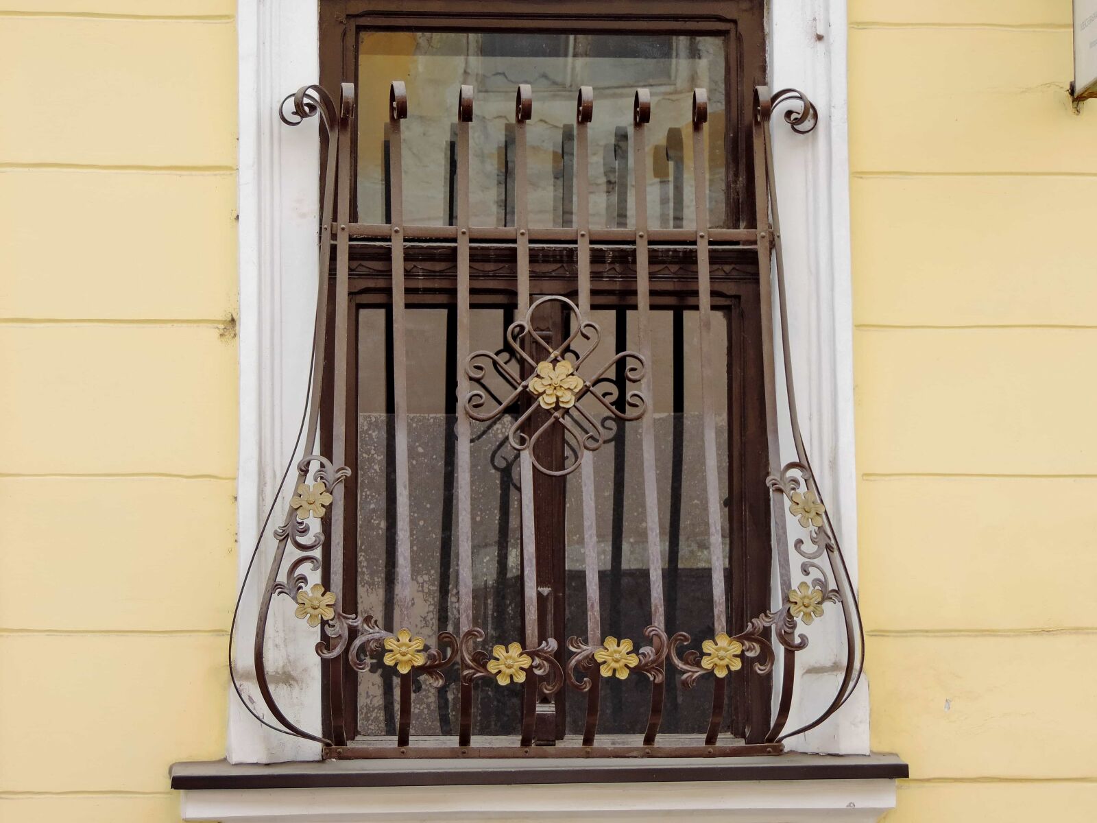 Nikon Coolpix P520 sample photo. Creative, decoration, ornament, window photography