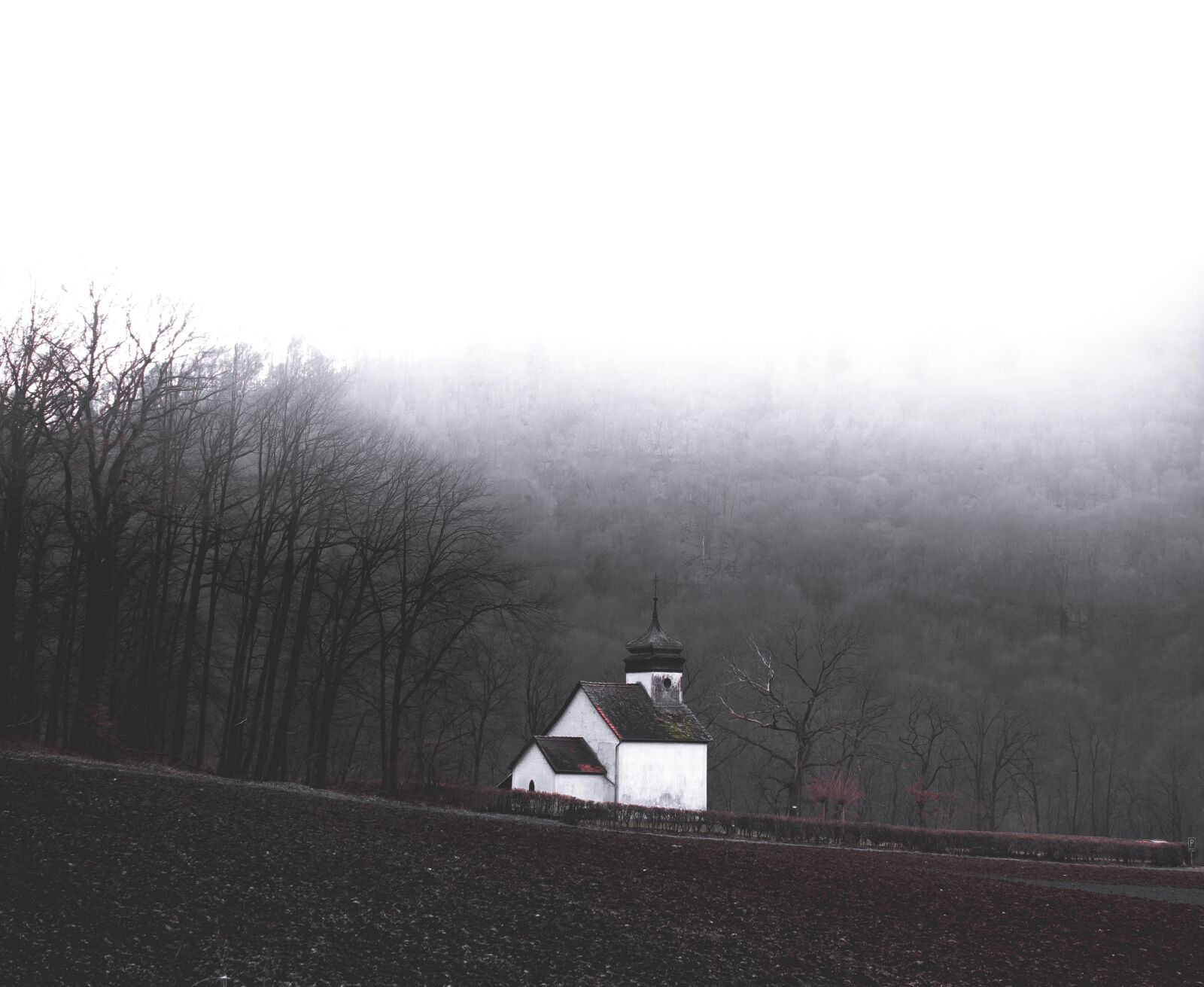 Canon EOS 600D (Rebel EOS T3i / EOS Kiss X5) sample photo. Church, fog, landscape photography