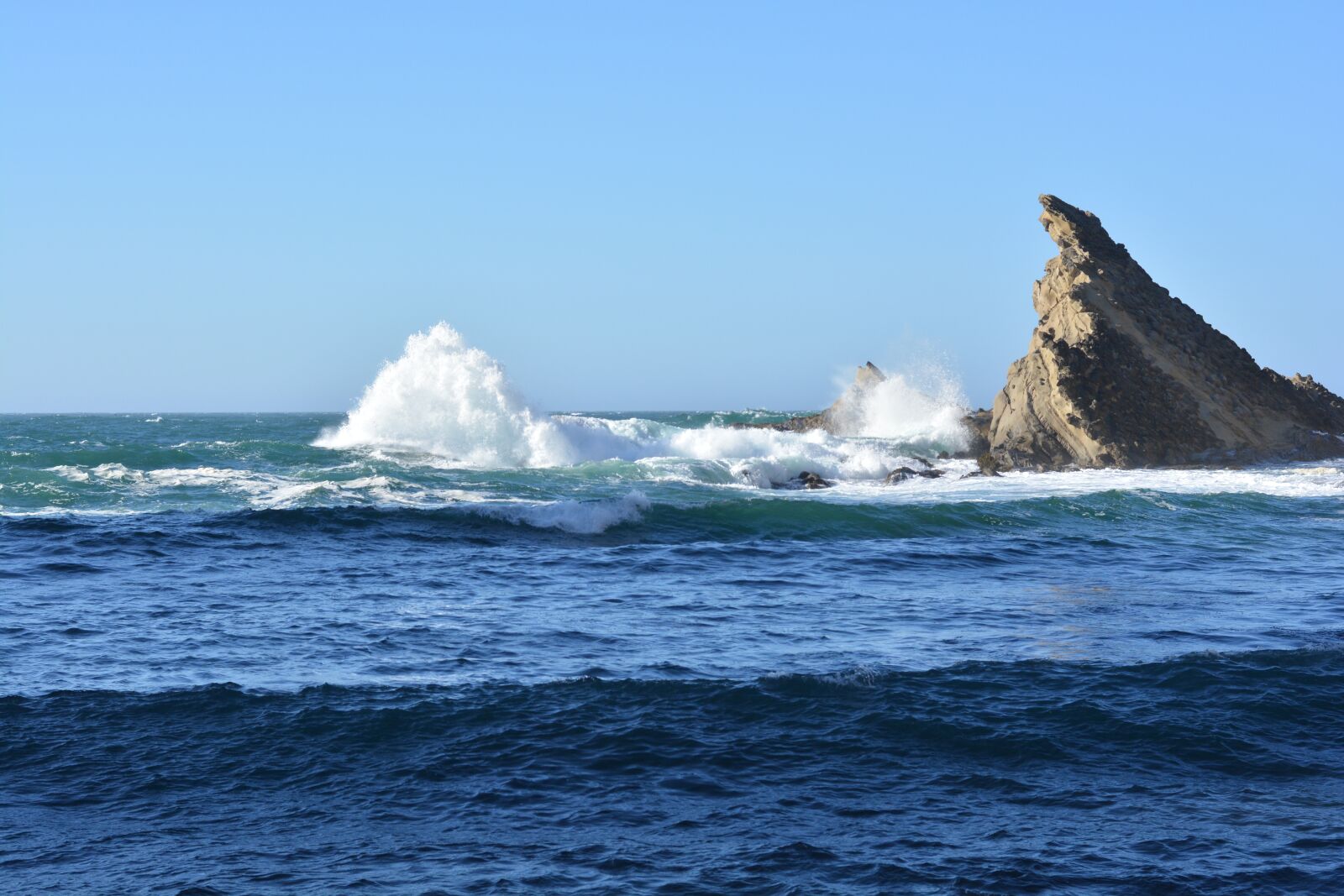 Nikon D5200 sample photo. Rocks, water, ocean photography