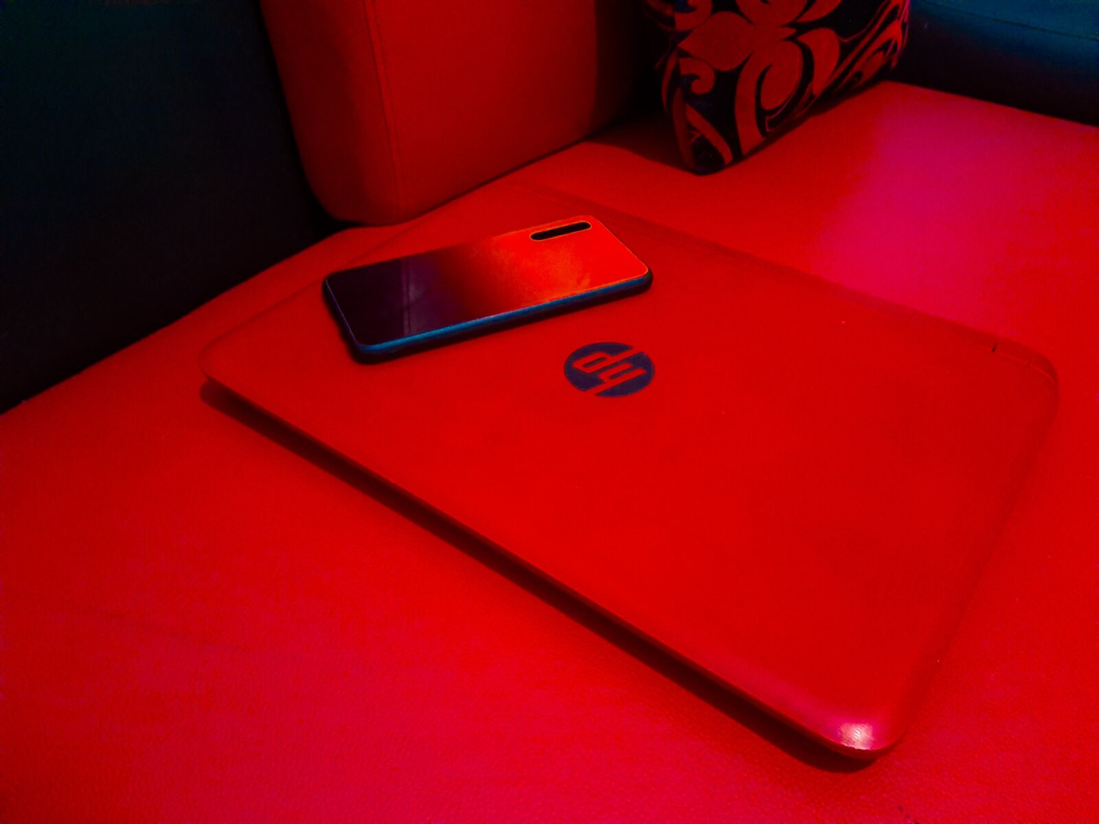 Samsung SM-A505F sample photo. Laptop, red, sofa photography