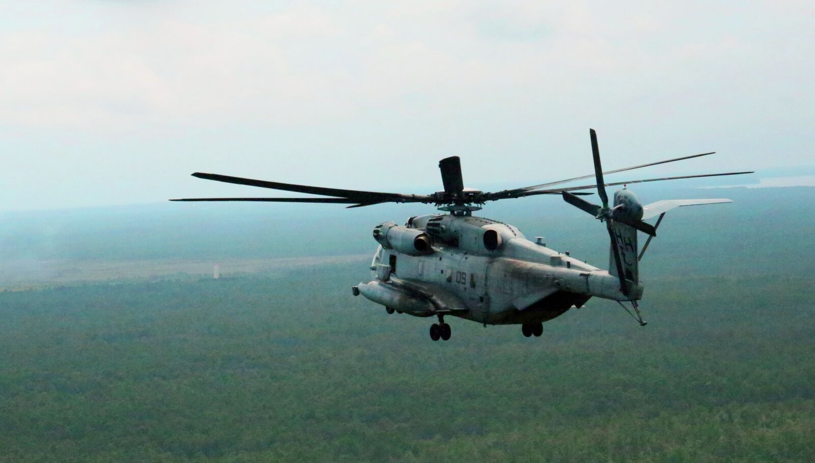 Canon EF 75-300mm f/4-5.6 USM sample photo. Ch-53e super stallion, helicopter photography