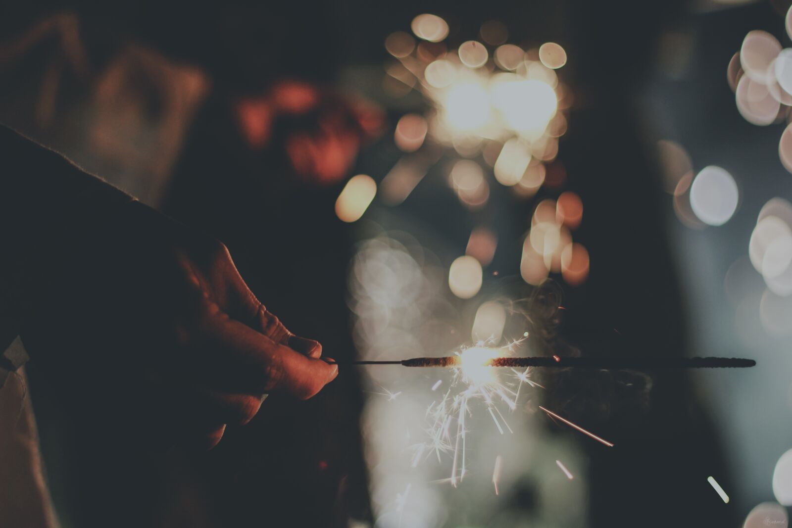 Canon EOS 600D (Rebel EOS T3i / EOS Kiss X5) + Canon EF 50mm F1.8 II sample photo. Bokeh, firework, hand photography