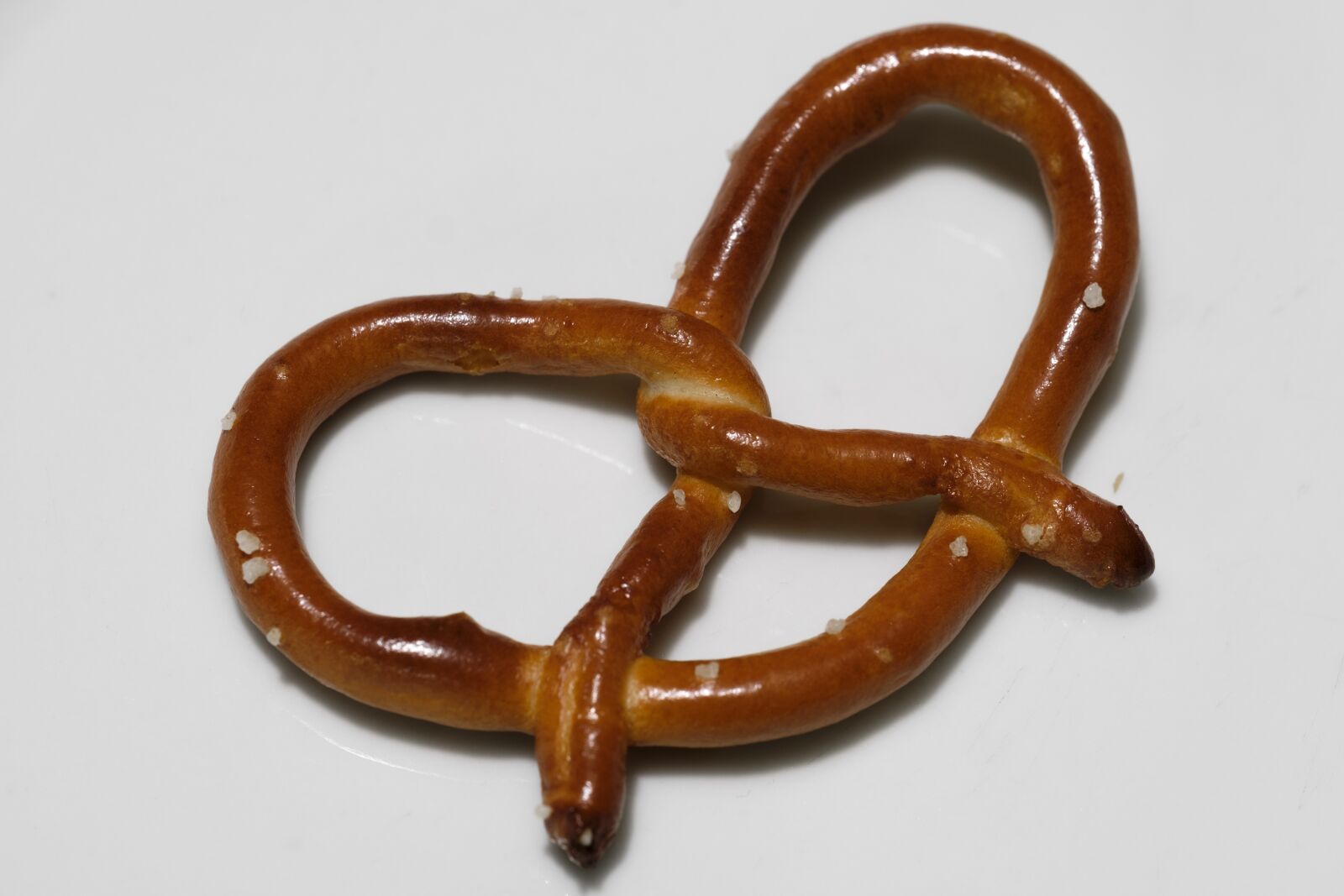 Fujifilm X-T2 + Fujifilm XF 80mm F2.8 R LM OIS WR Macro sample photo. Pretzel, pretzels, prezel photography