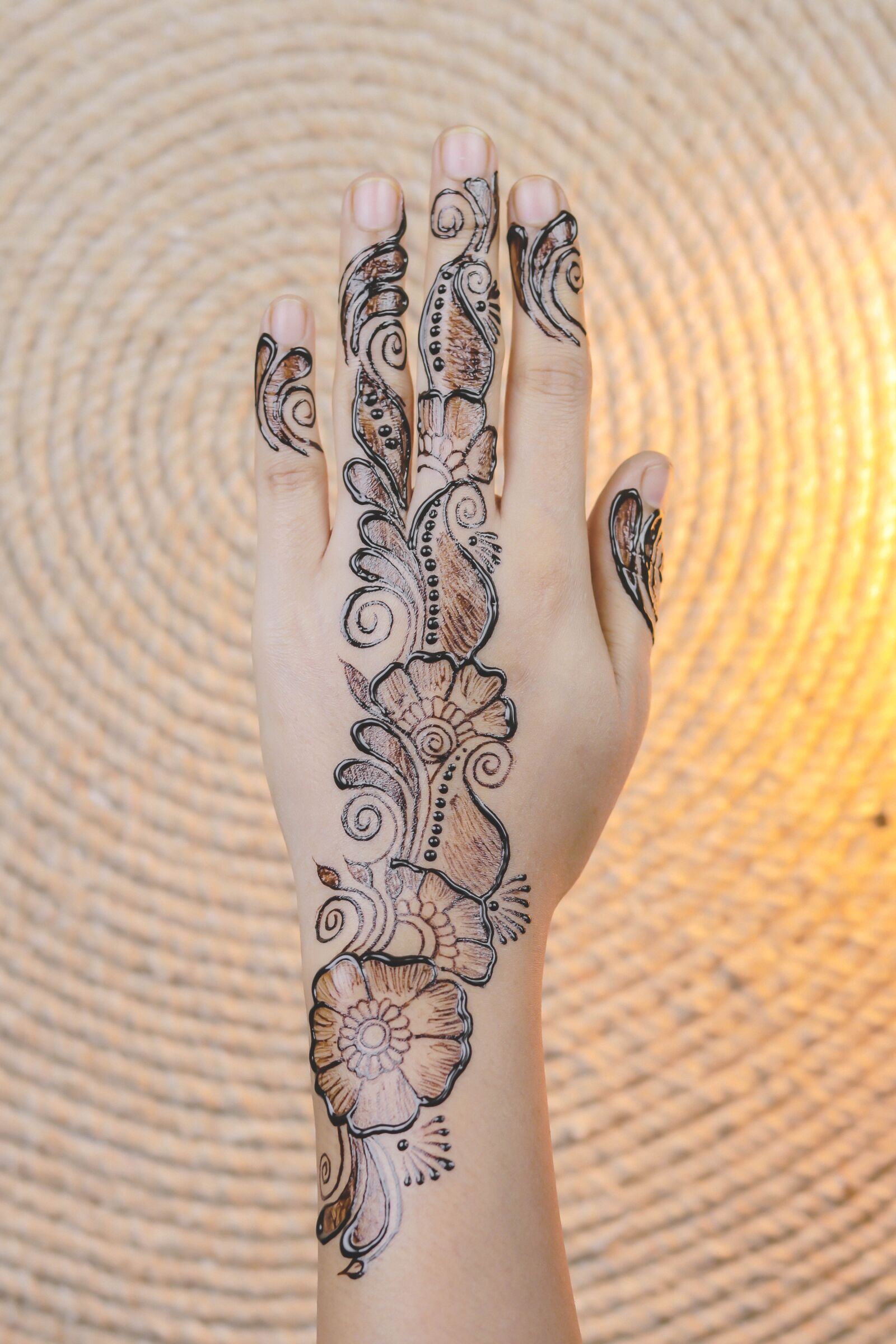 Canon EOS 80D + Canon EF 50mm F1.8 STM sample photo. Henna, hands, mehendi photography