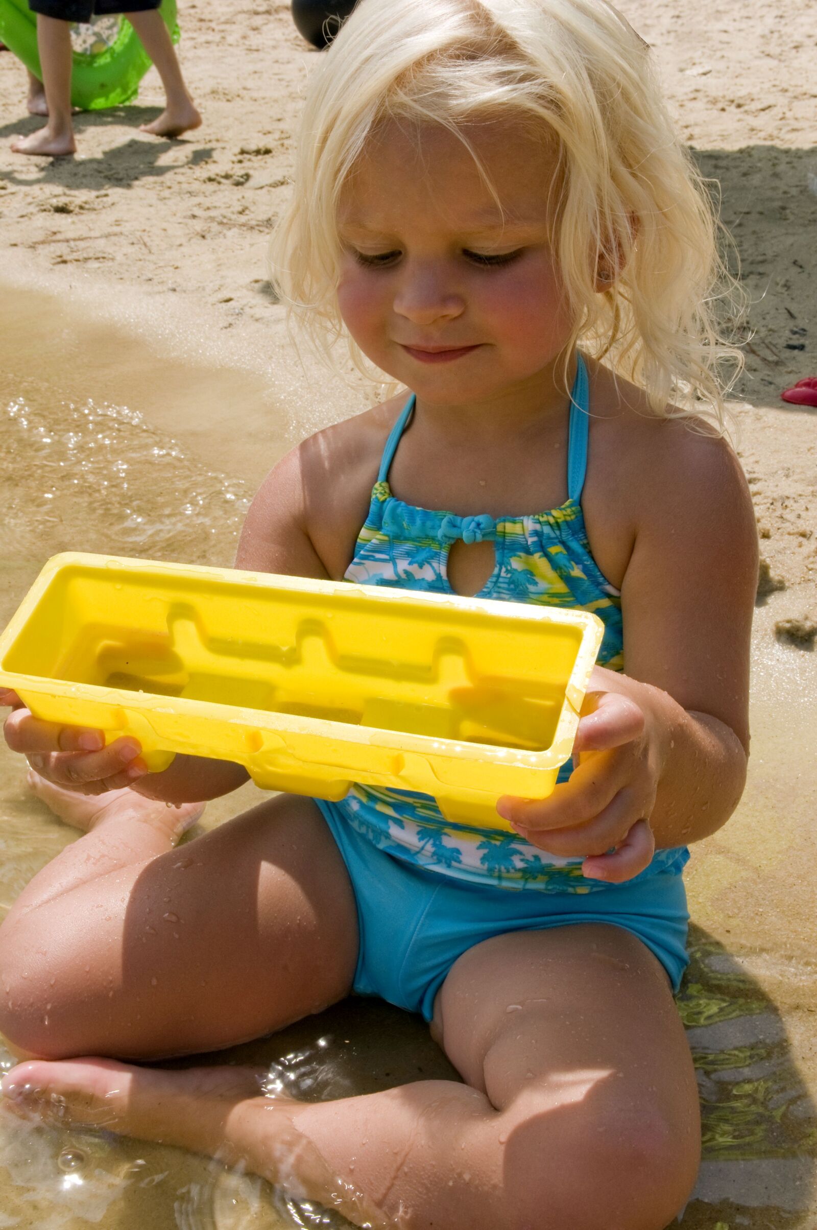 Nikon D300 sample photo. Young girl, sitting, lakes photography