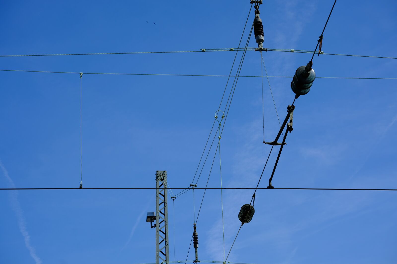 Fujifilm X-T20 + Fujifilm XC 50-230mm F4.5-6.7 OIS sample photo. Railway, technology, insulator photography