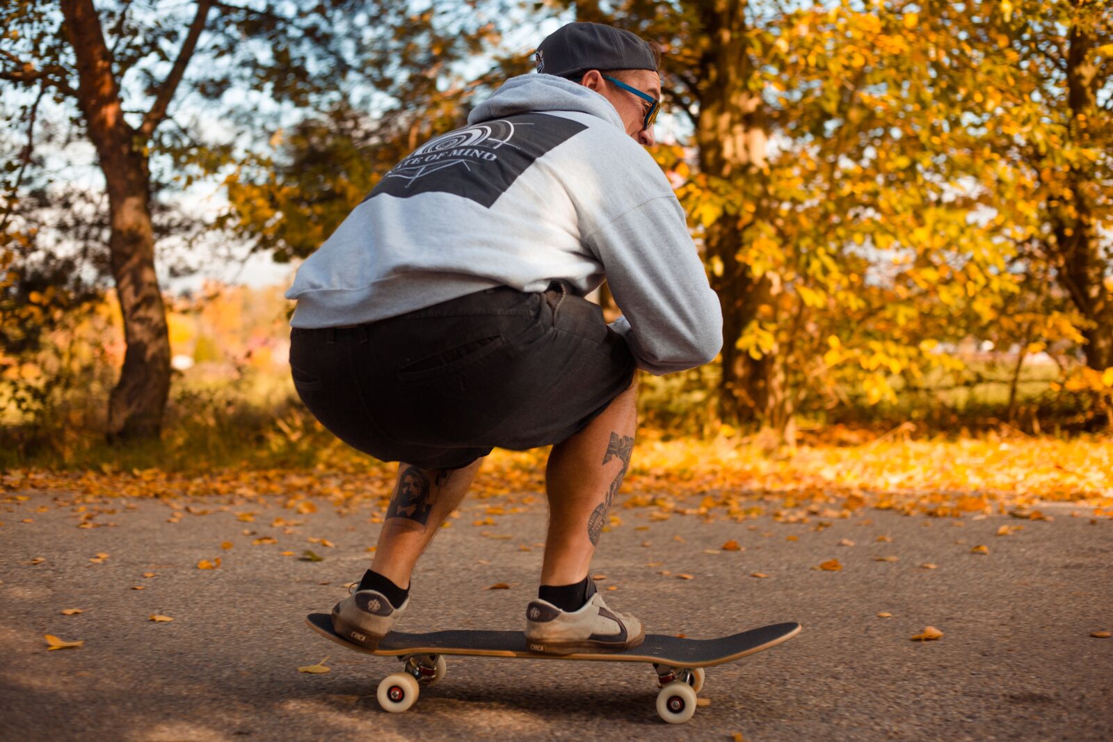 Canon EF 50mm F1.8 II sample photo. Skateboard, man, autumn photography