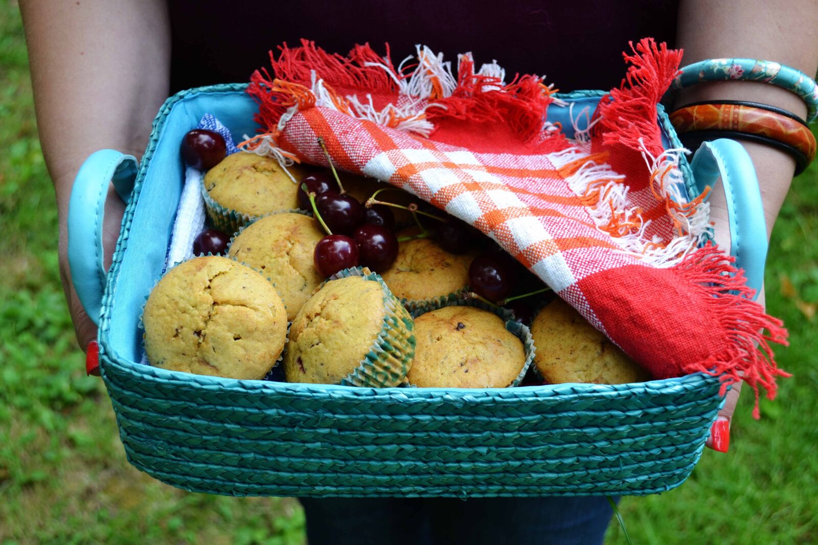 Nikon D3100 sample photo. Muffins basket, hands holding photography