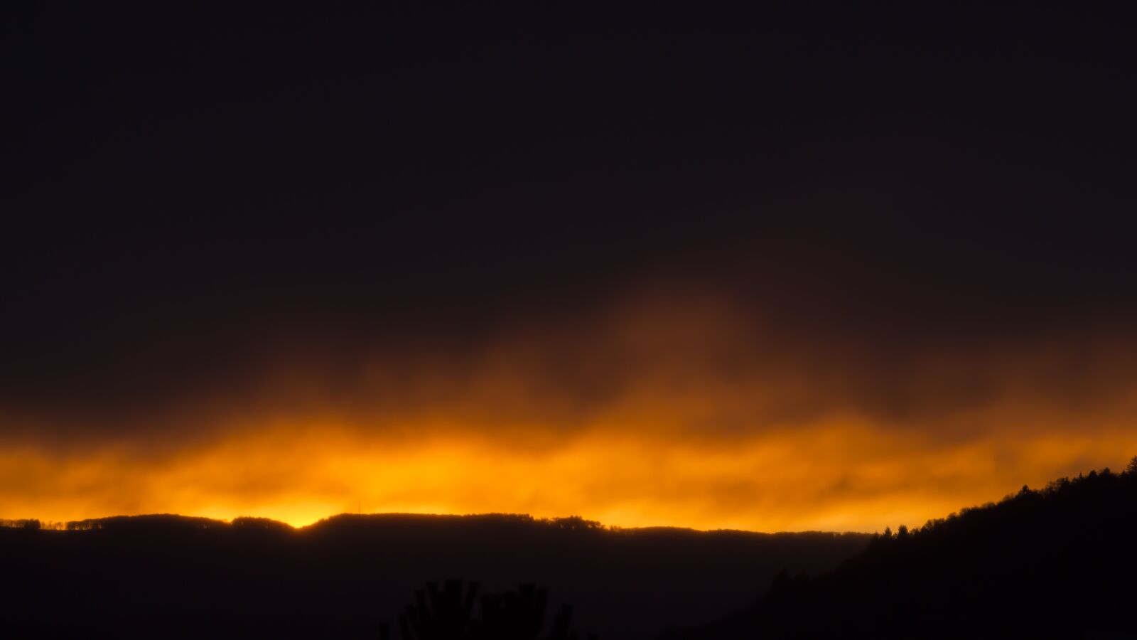 Canon EOS 700D (EOS Rebel T5i / EOS Kiss X7i) + Canon EF 70-200mm F4L USM sample photo. Sunset, dusk, sky photography