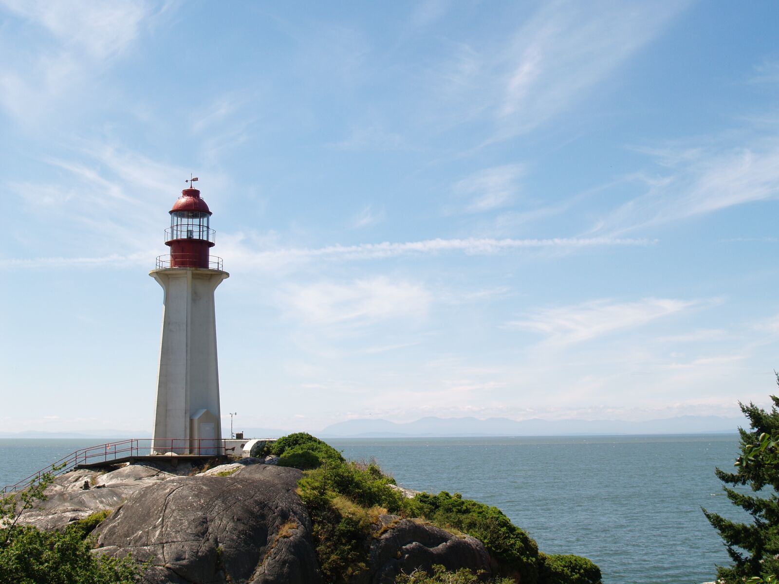 Olympus E-500 (EVOLT E-500) sample photo. Lighthouse, sky, ocean photography