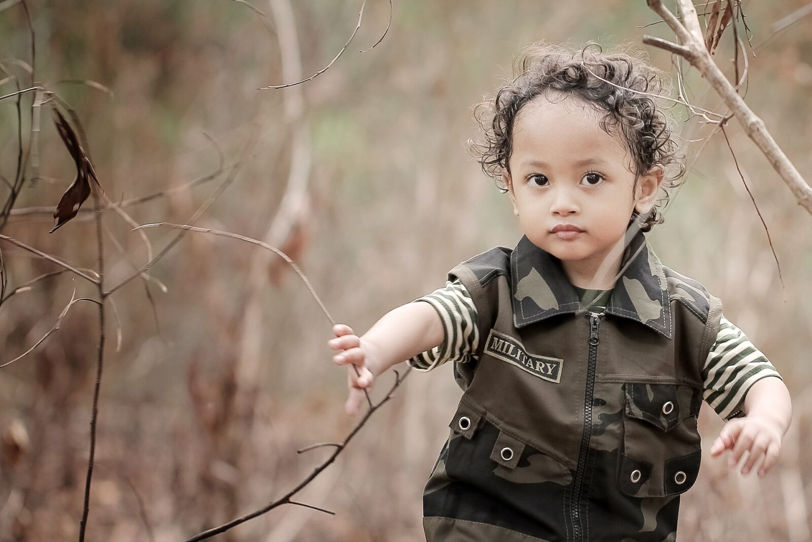 Canon EF 100mm F2.8L Macro IS USM sample photo. Nature, outdoors, child photography
