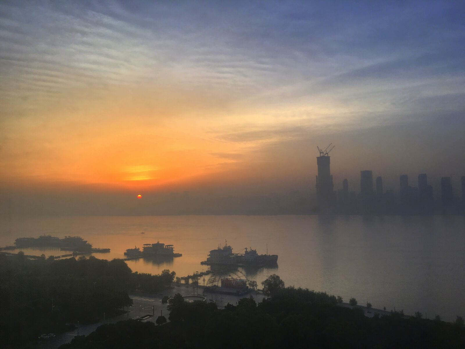 Apple iPhone 6s sample photo. Dawn, the yangtze river photography