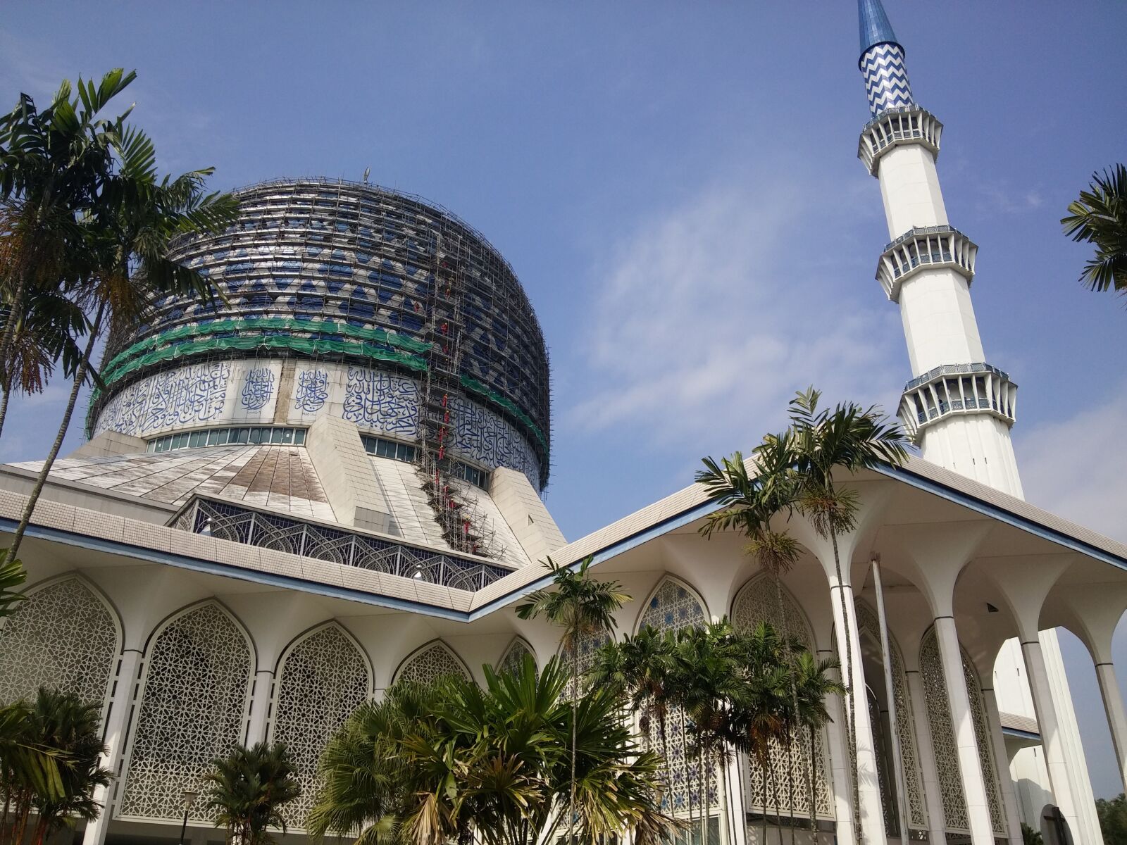 LG D855 sample photo. Mosque, blue, dome photography