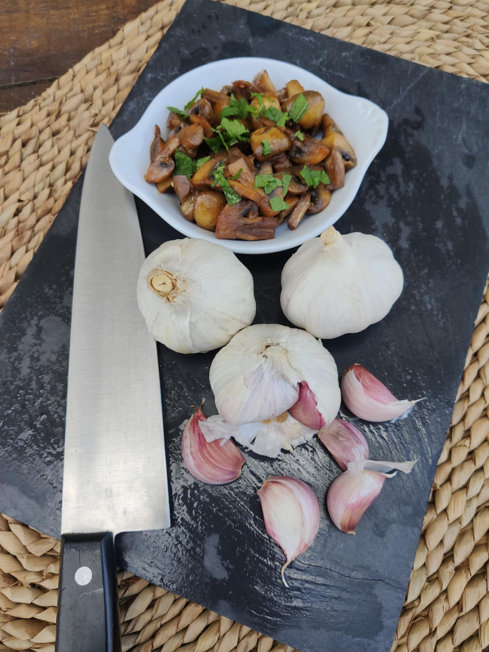 Xiaomi MI 9 sample photo. Food, garlic, mushrooms photography