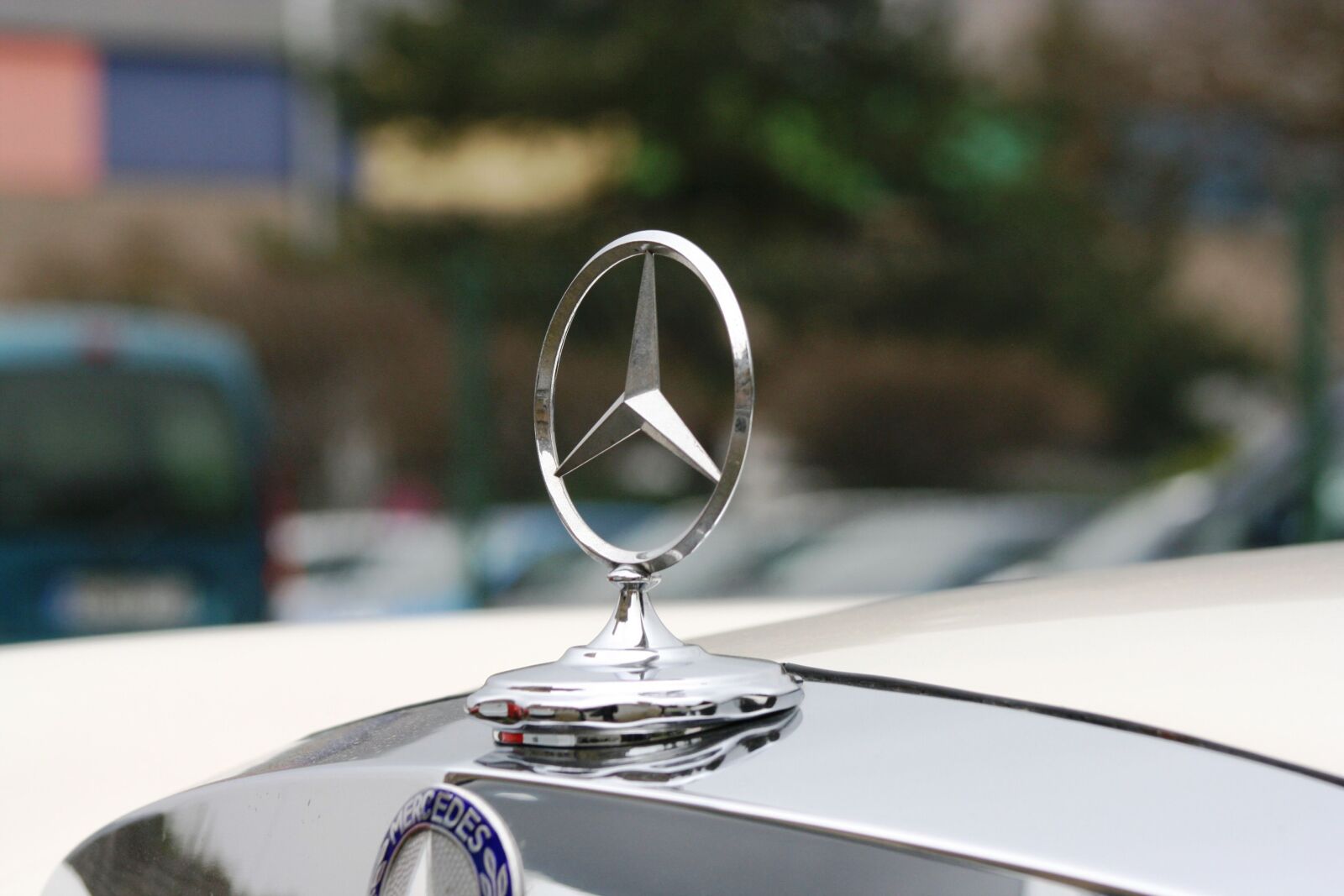 Canon EOS 400D (EOS Digital Rebel XTi / EOS Kiss Digital X) sample photo. Mercedes, star, chrome photography