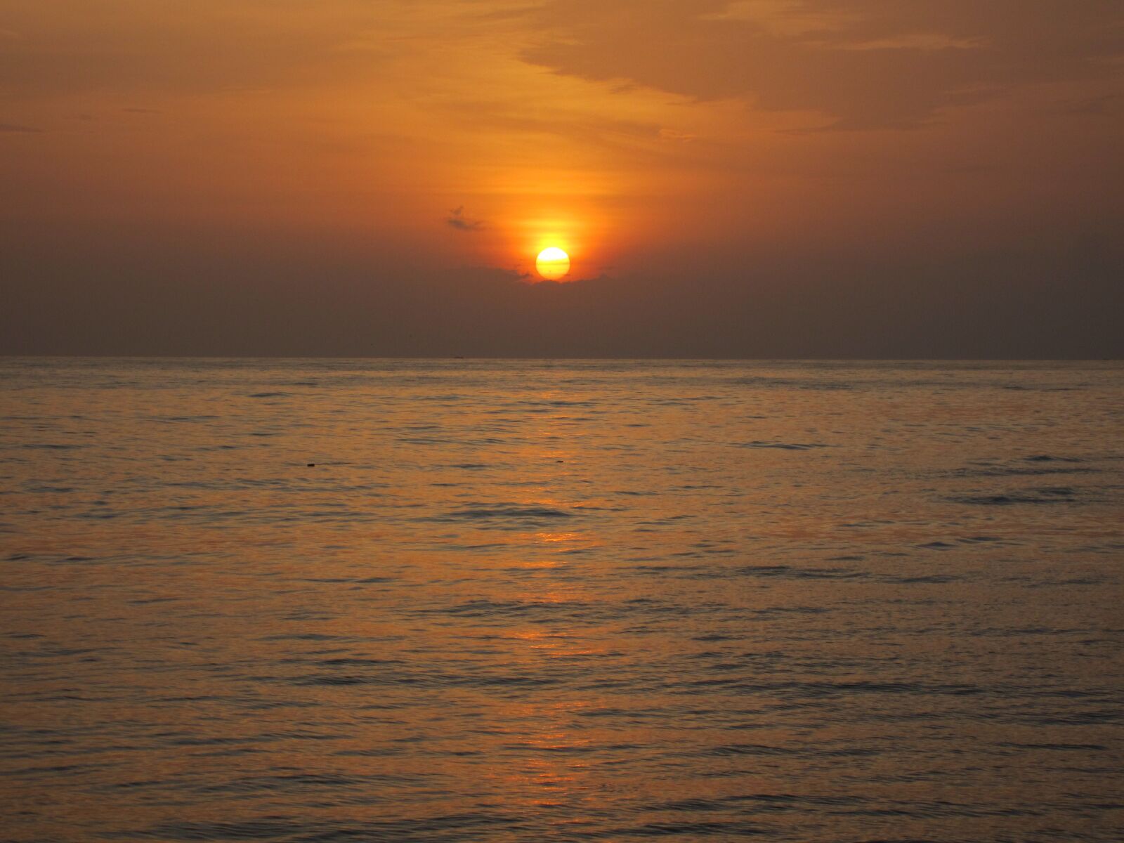 Canon PowerShot ELPH 300 HS (IXUS 220 HS / IXY 410F) sample photo. Sea, sunset, beach photography