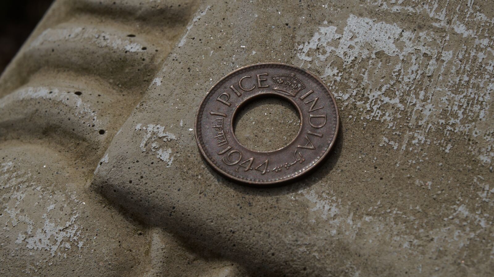 Sony Alpha a3000 + Sony E 18-55mm F3.5-5.6 OSS sample photo. Old, coin, money photography