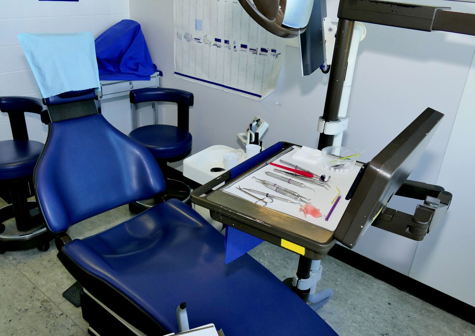 Panasonic Lumix DMC-FZ1000 sample photo. Dentist chair, dentist, zahnarztpraxis photography