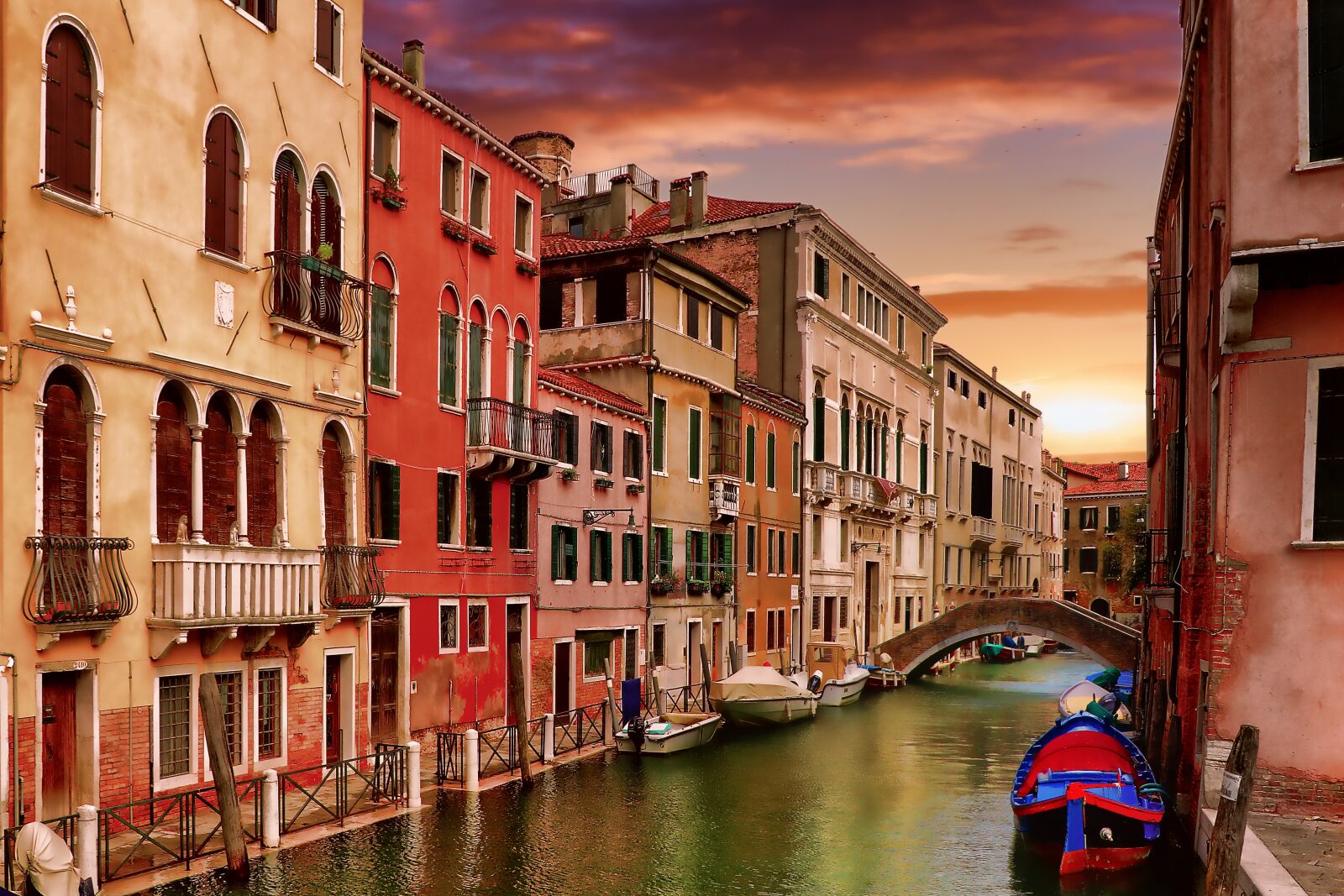 Canon EOS 77D (EOS 9000D / EOS 770D) sample photo. Gondola, channel navigation, venetian photography