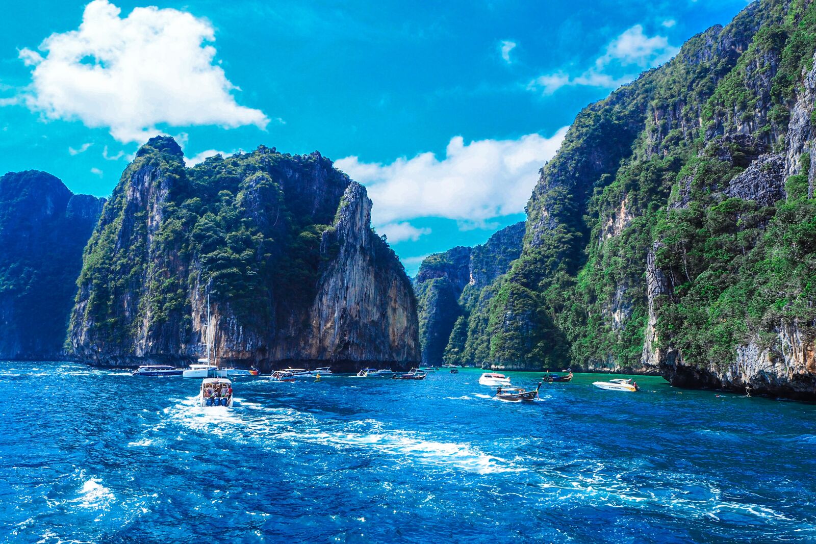 Olympus OM-D E-M10 II sample photo. Phi phi, thailand, island photography