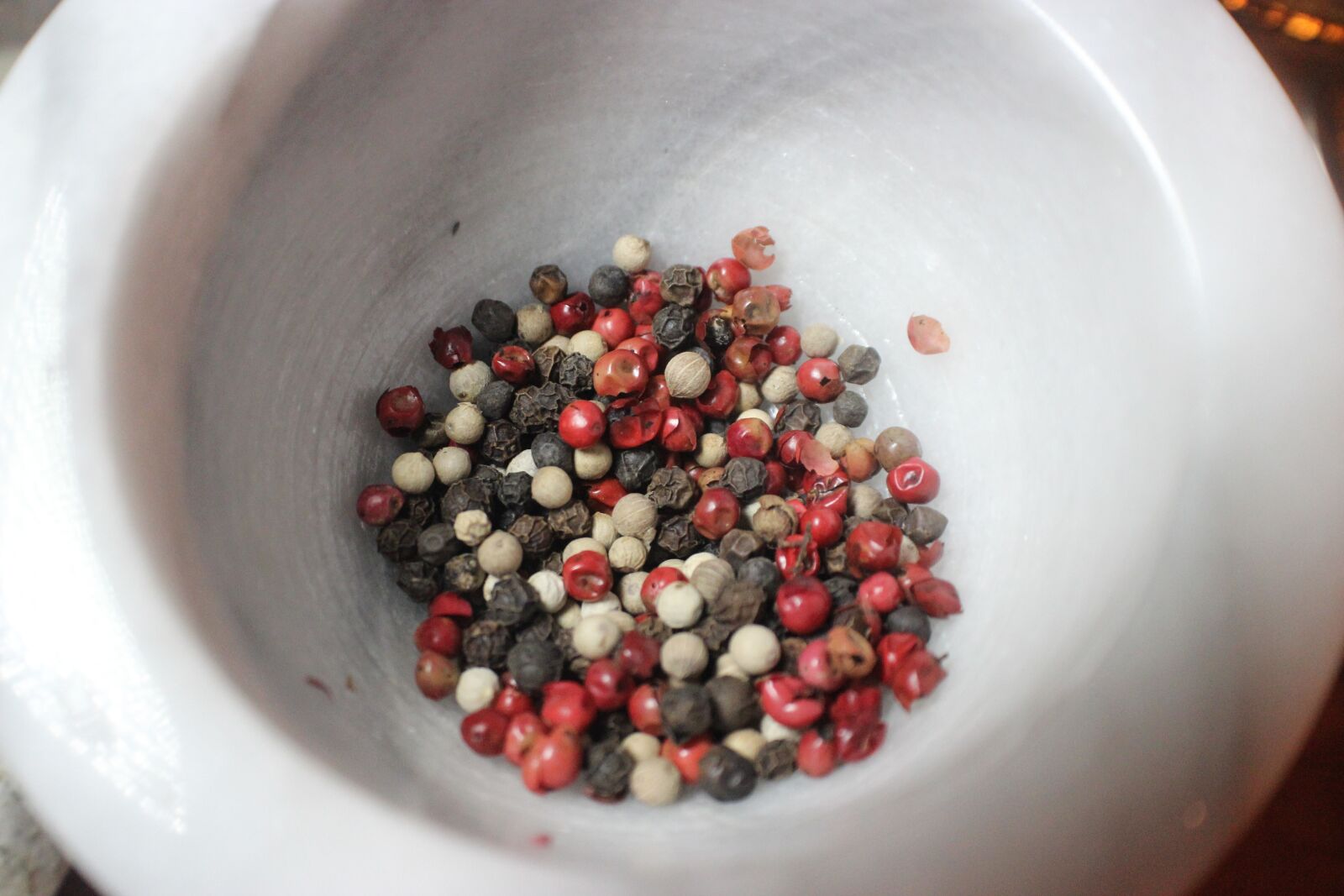 Canon EOS 600D (Rebel EOS T3i / EOS Kiss X5) sample photo. Peppercorns, mortar, ingredient photography