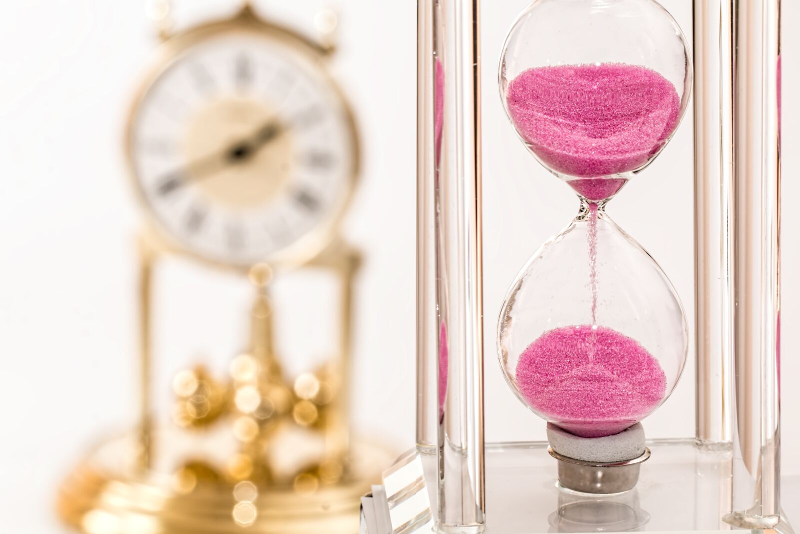 Canon EF 100mm F2.8L Macro IS USM sample photo. Hourglass, clock, time photography