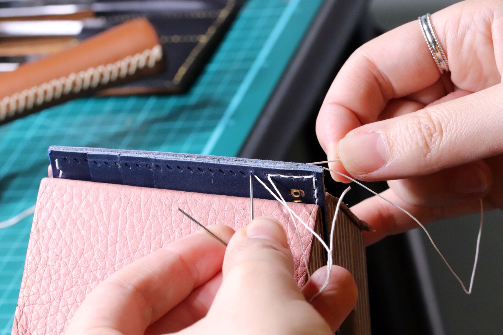 Canon EOS 800D (EOS Rebel T7i / EOS Kiss X9i) sample photo. Leather craft, hand, tool photography