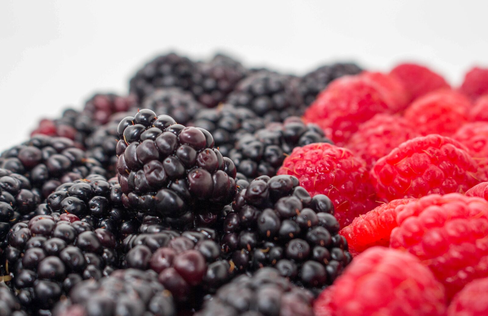 Canon EOS 700D (EOS Rebel T5i / EOS Kiss X7i) sample photo. Raspberry, blackberry, berry photography