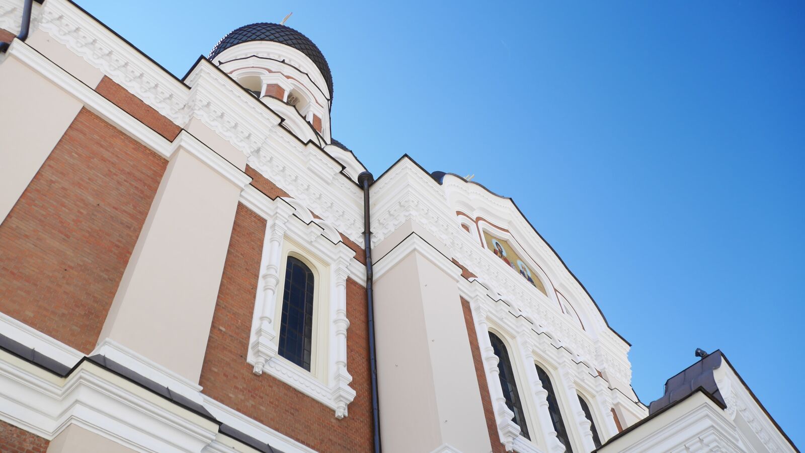 Panasonic Lumix DMC-GX7 sample photo. Baltic states, tallinn, house photography