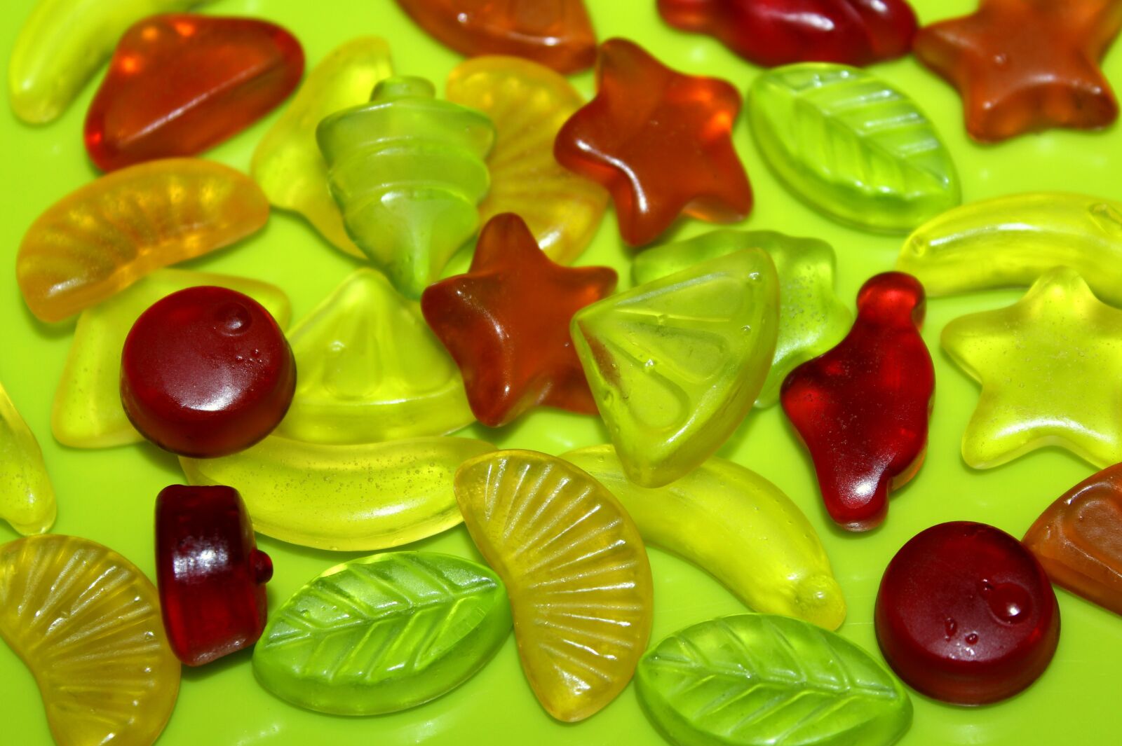 Canon EOS 1200D (EOS Rebel T5 / EOS Kiss X70 / EOS Hi) sample photo. Jelly beans, sweets, gelatin photography