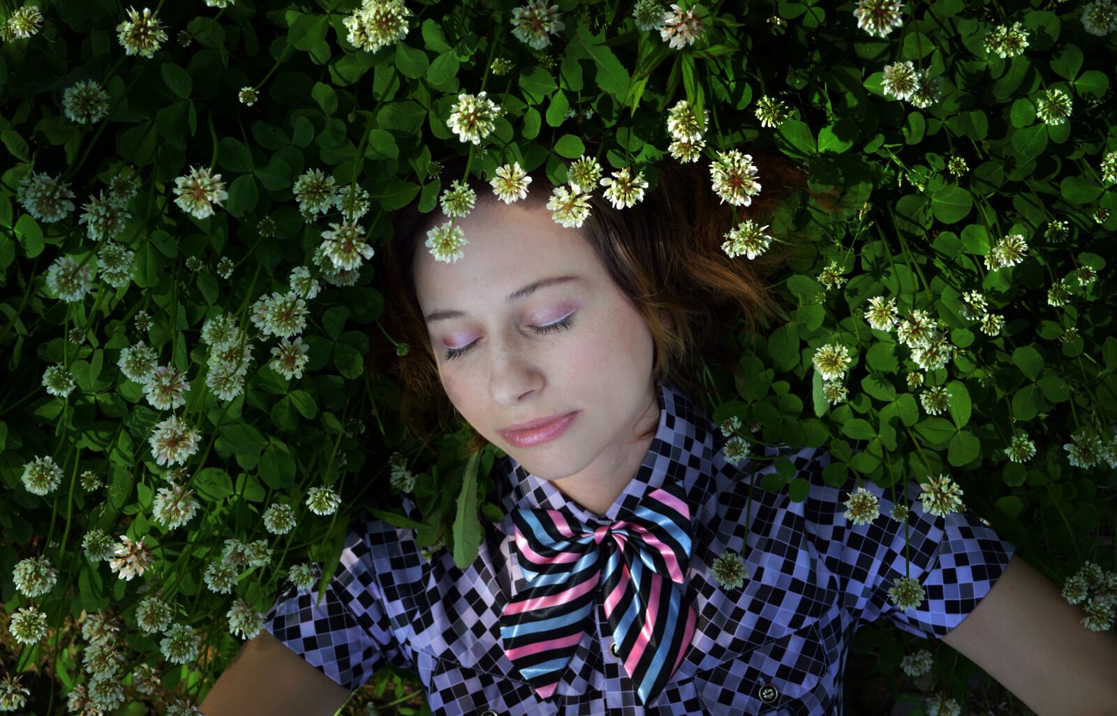 Nikon D3200 sample photo. Clover, girl, tenderness photography