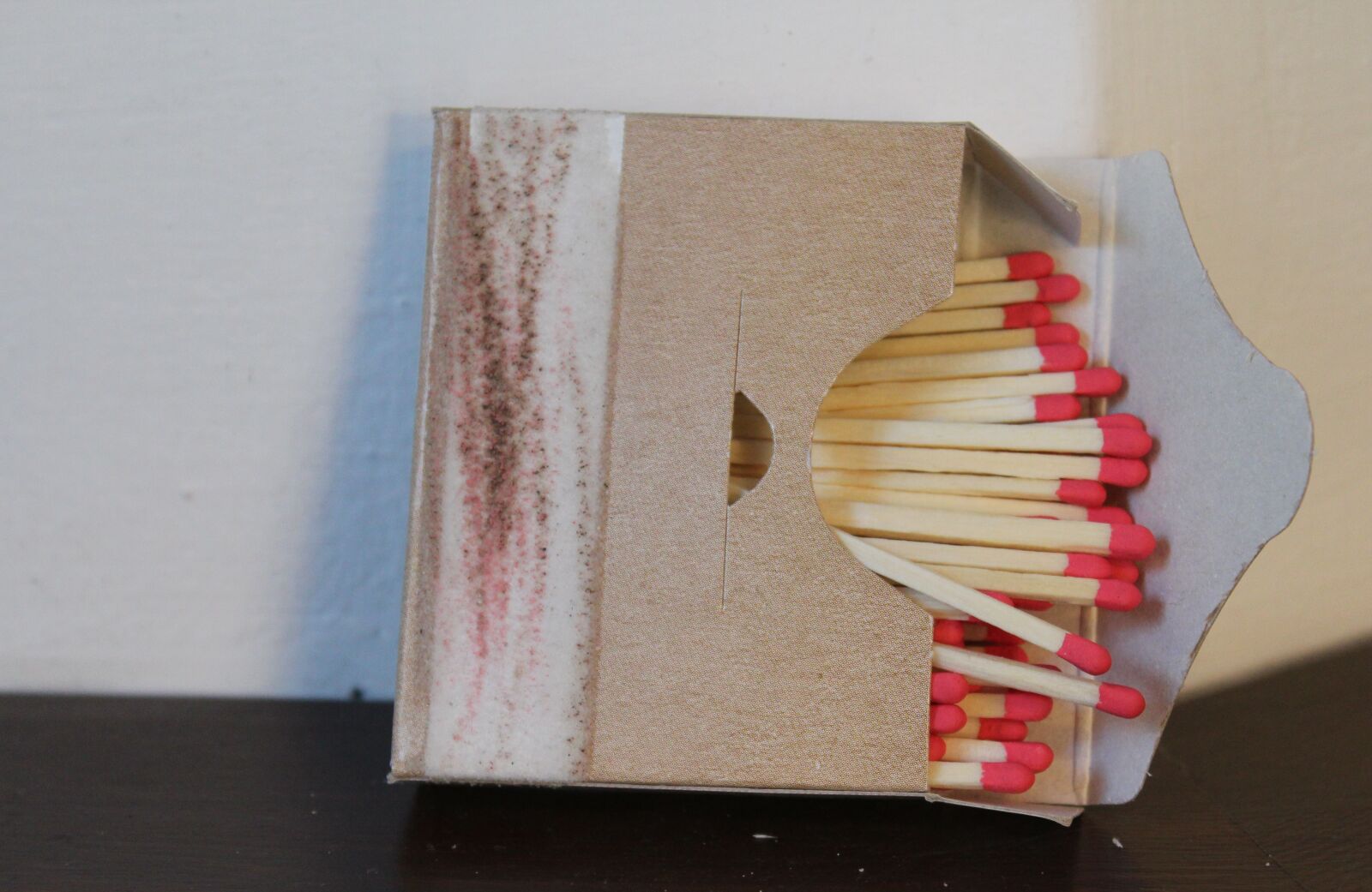 Canon EOS 1200D (EOS Rebel T5 / EOS Kiss X70 / EOS Hi) sample photo. Matchbox, matches, fire photography