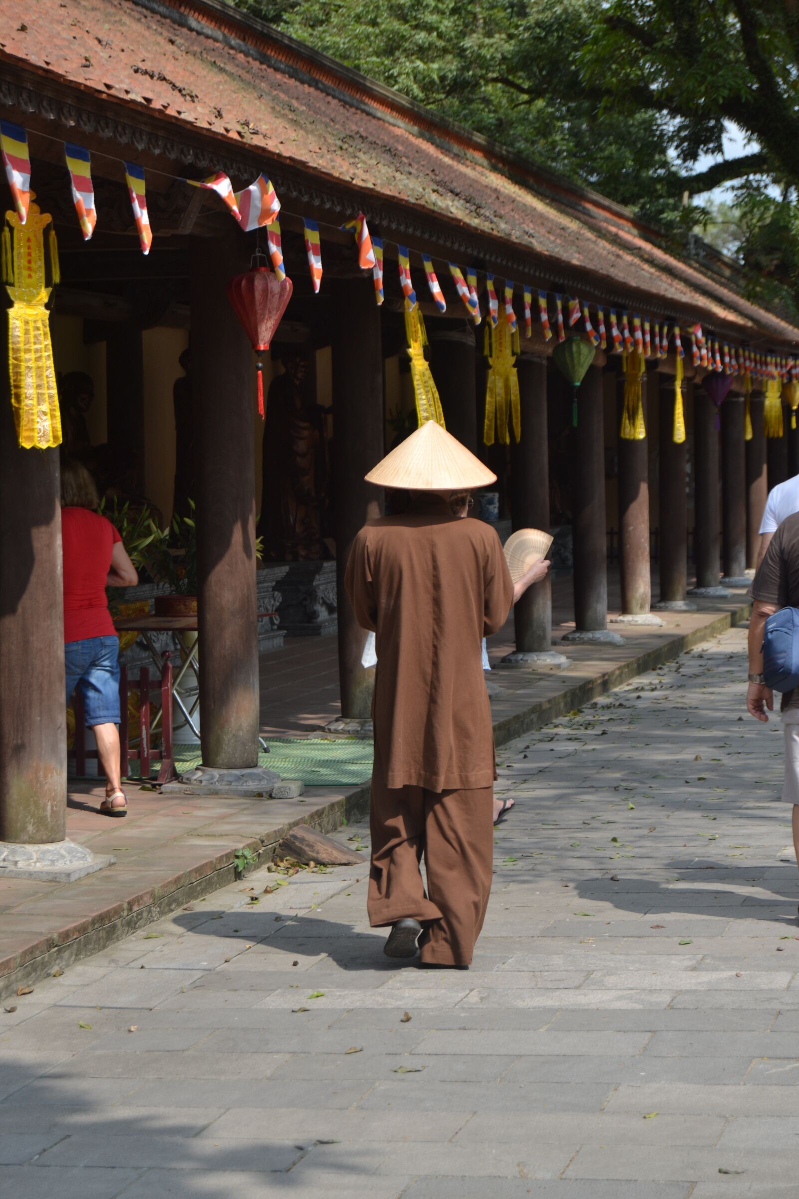 Nikon D3100 sample photo. Vietnam, temple, monk photography