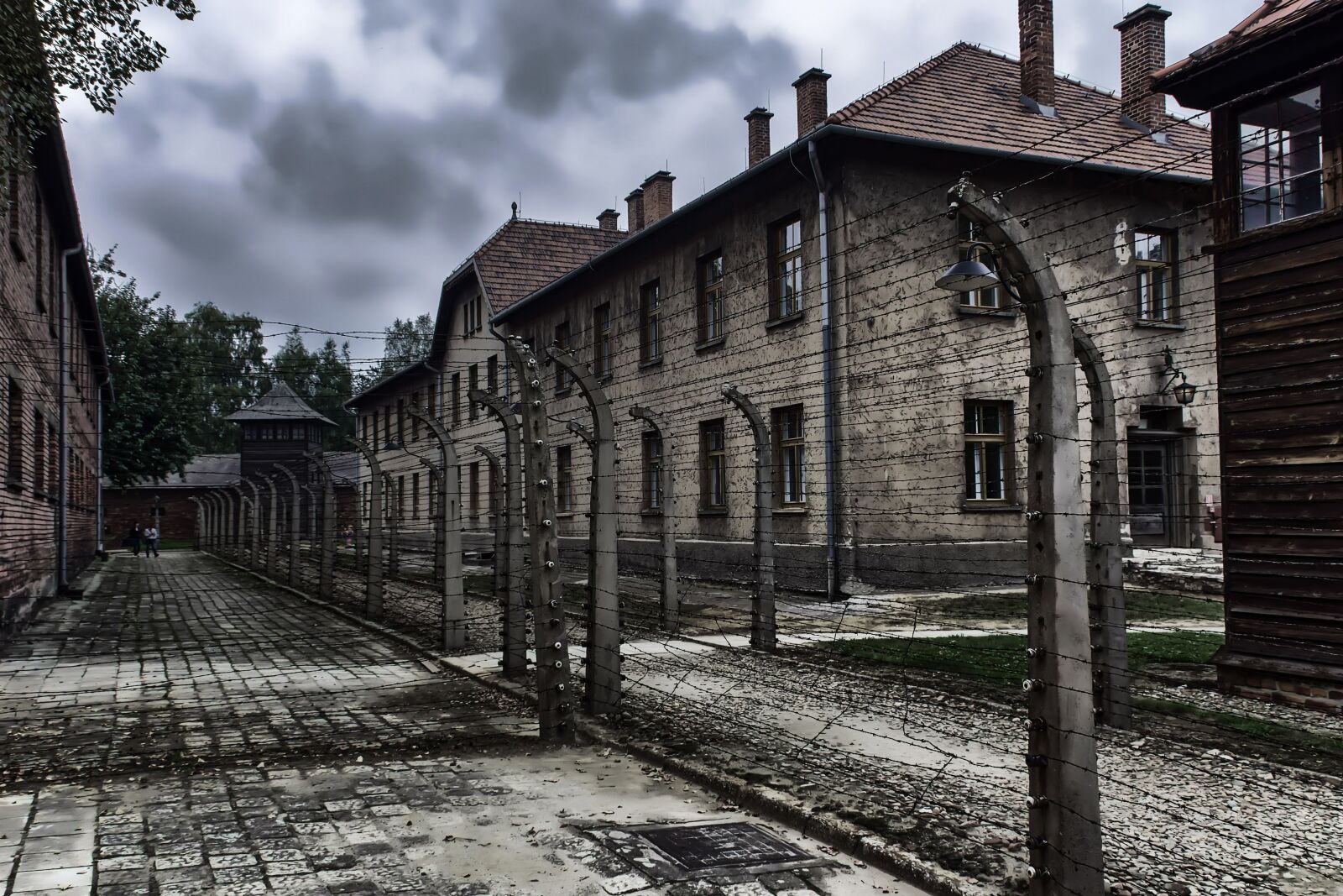 Canon EOS 600D (Rebel EOS T3i / EOS Kiss X5) sample photo. Auschwitz 1, auschwitz, poland photography