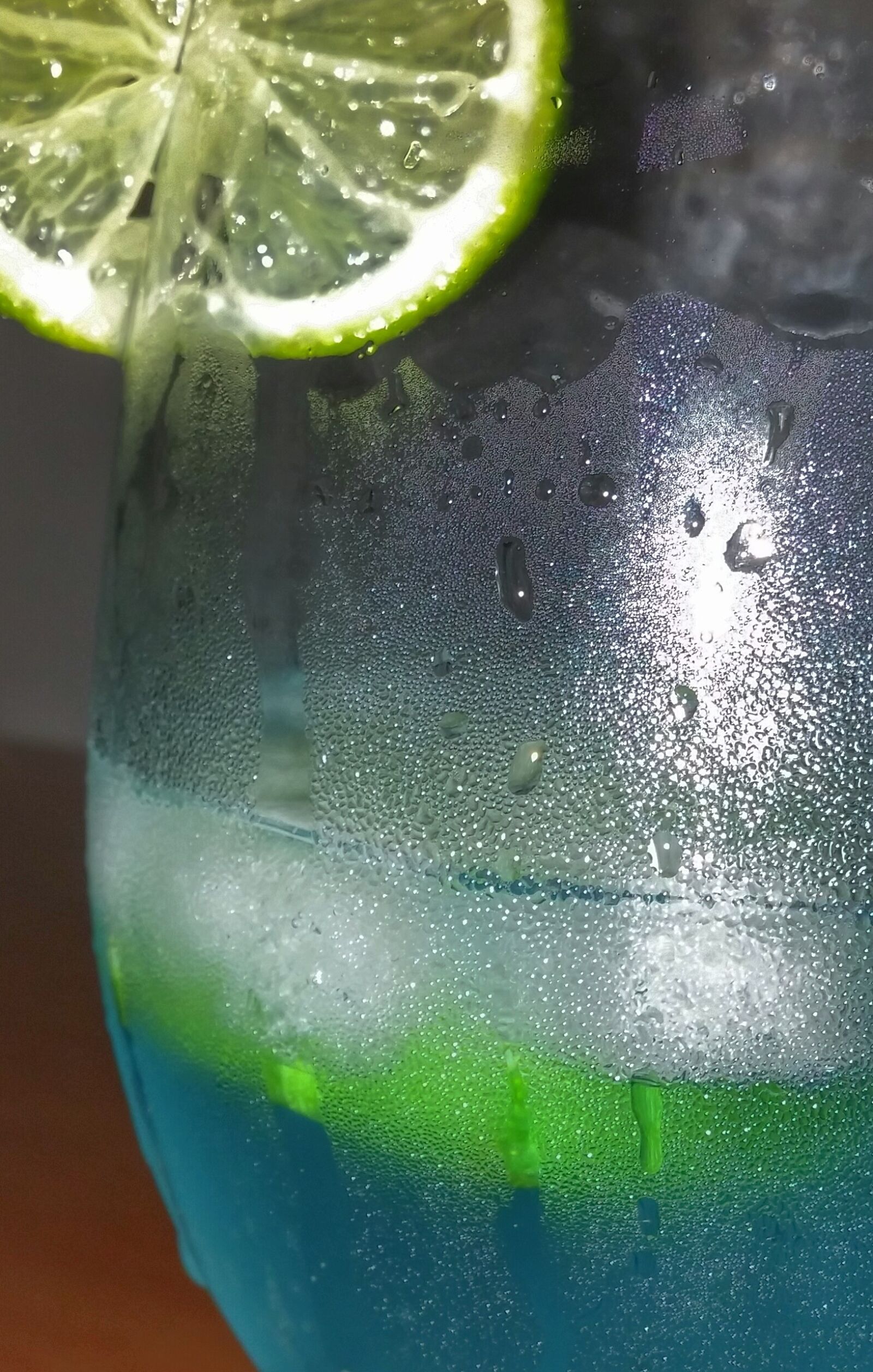 LG D855 sample photo. Gin, tonic, lime photography
