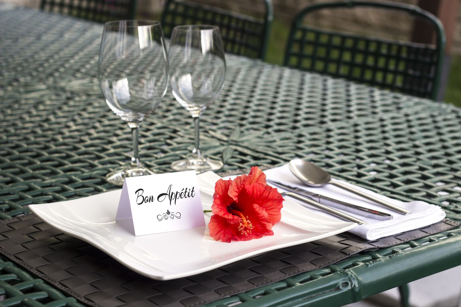 Canon EOS 600D (Rebel EOS T3i / EOS Kiss X5) + Canon EF 50mm F1.8 II sample photo. Table, setting, bon appetit photography